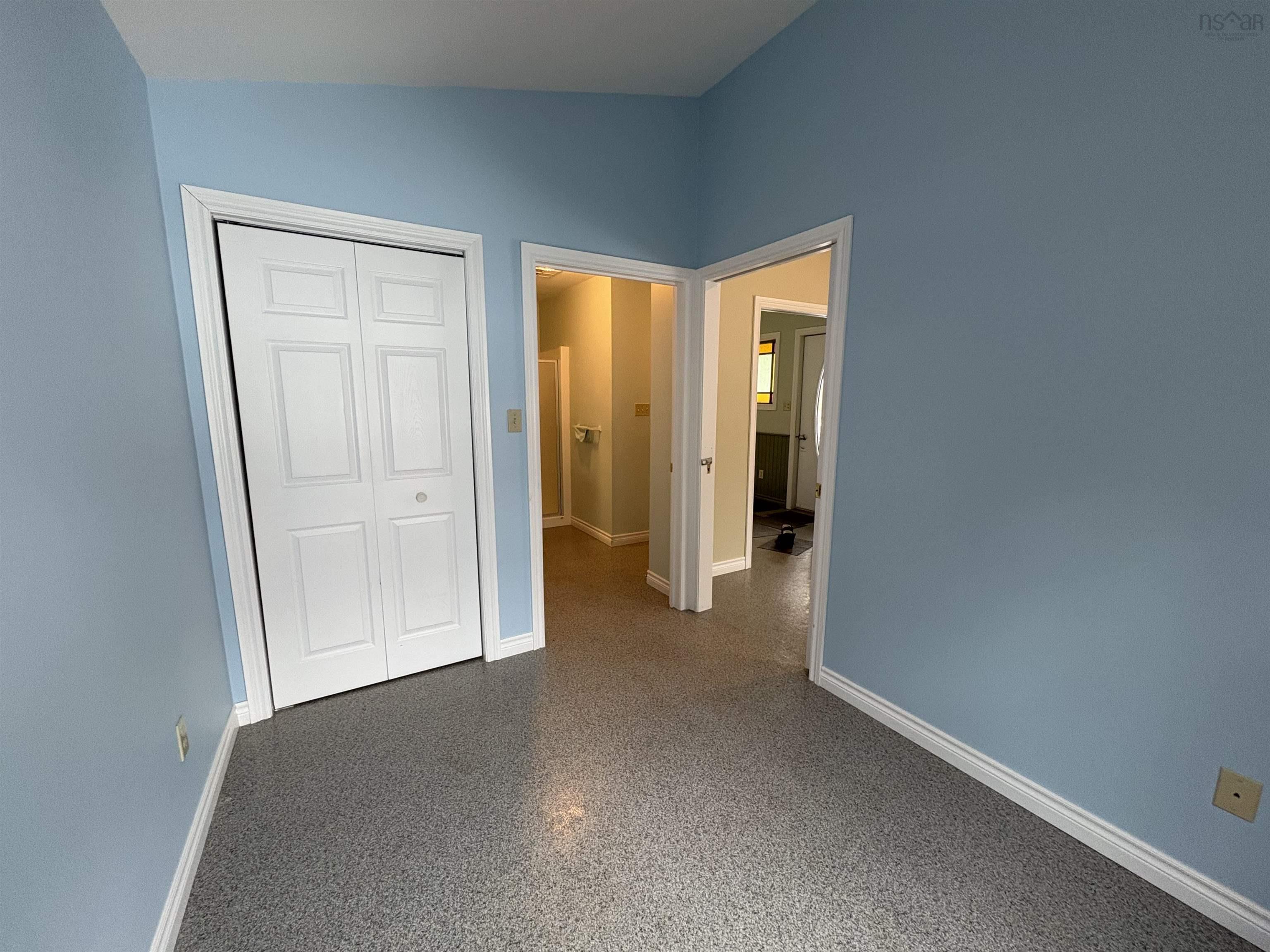 $345,000.00: 5249 East River West Side Road, Eureka