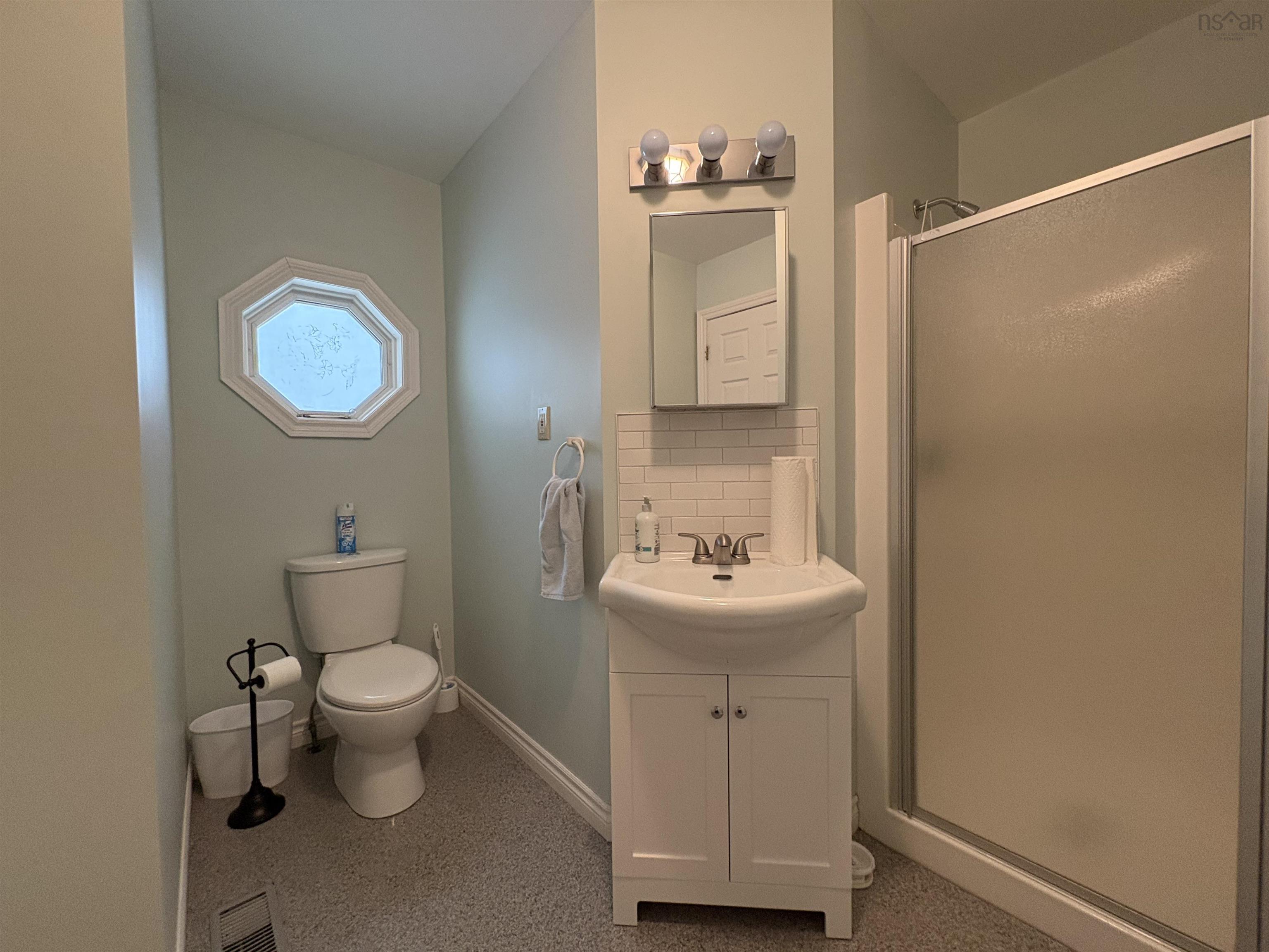 $345,000.00: 5249 East River West Side Road, Eureka