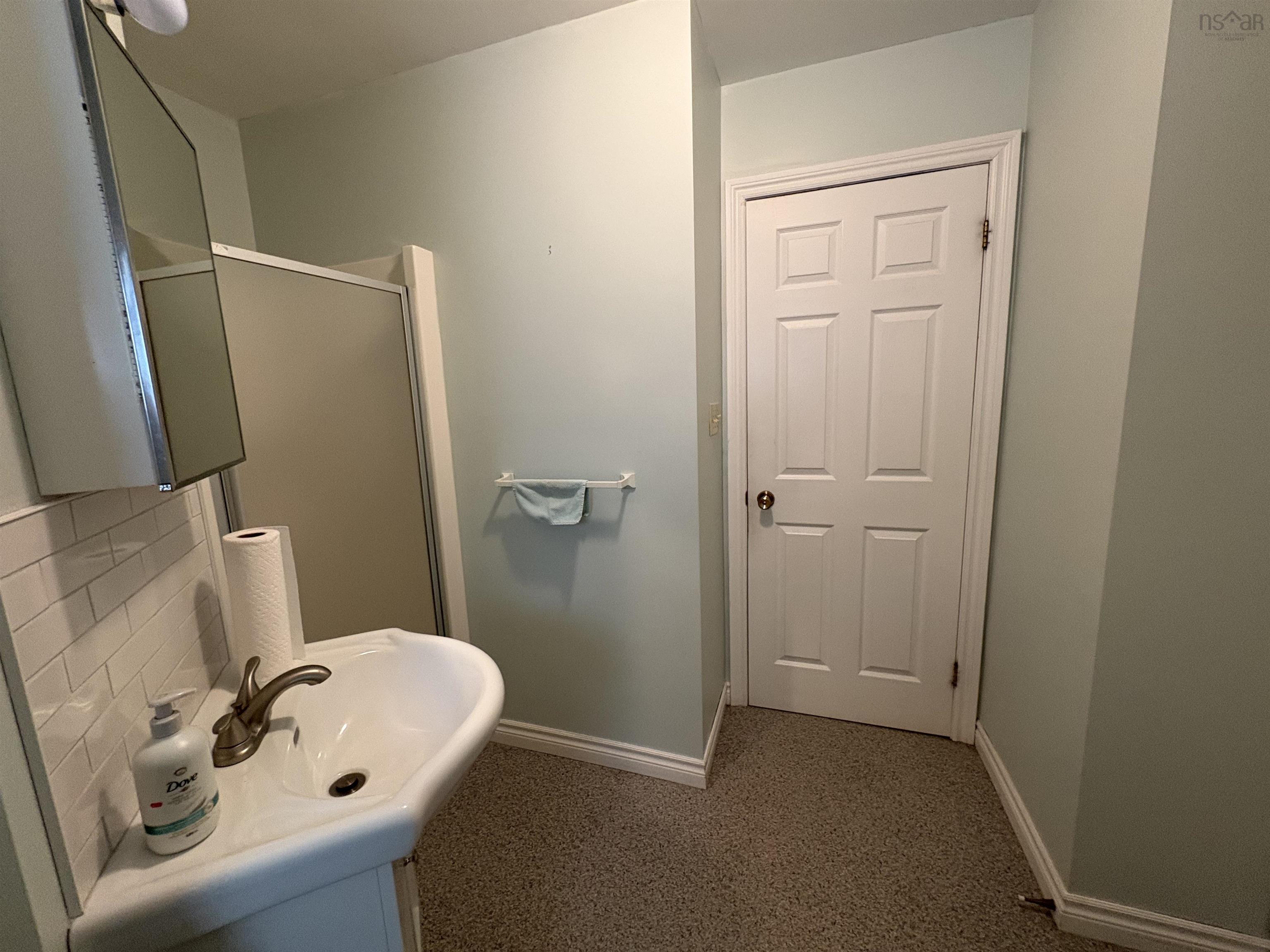 $345,000.00: 5249 East River West Side Road, Eureka