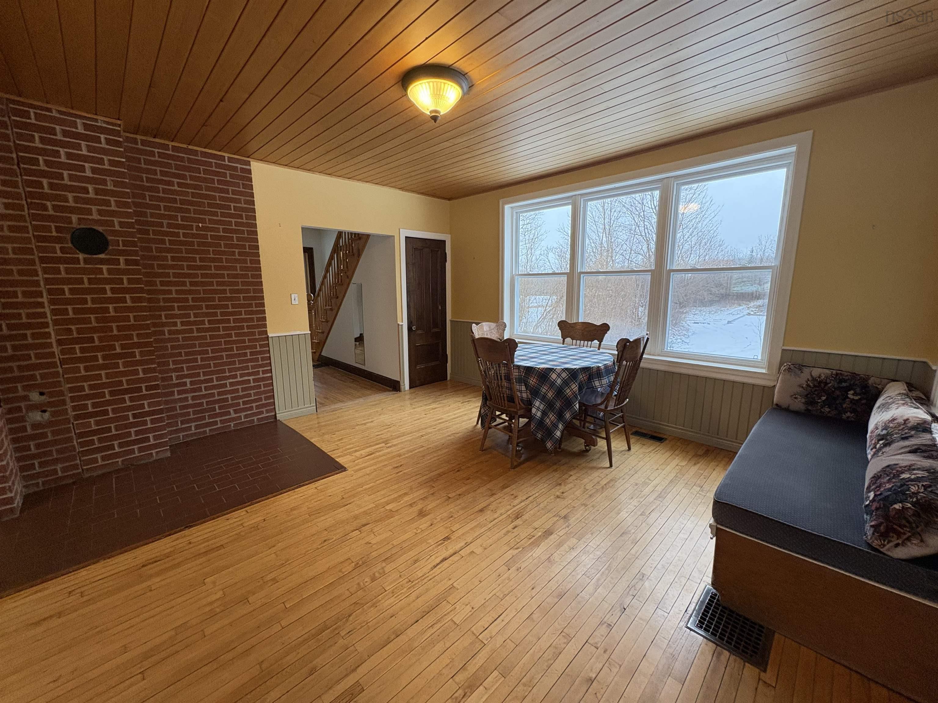 $345,000.00: 5249 East River West Side Road, Eureka