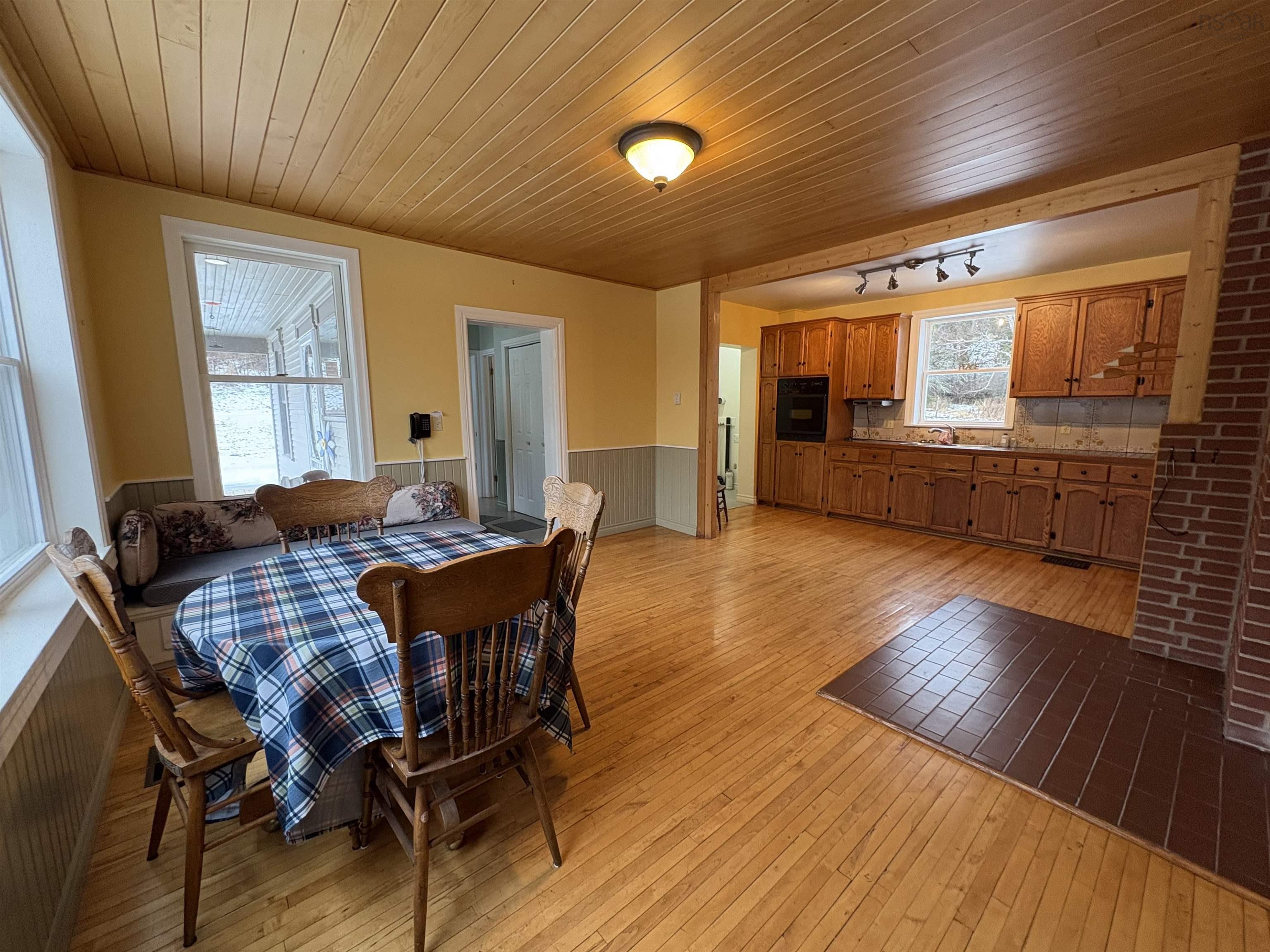 $345,000.00: 5249 East River West Side Road, Eureka