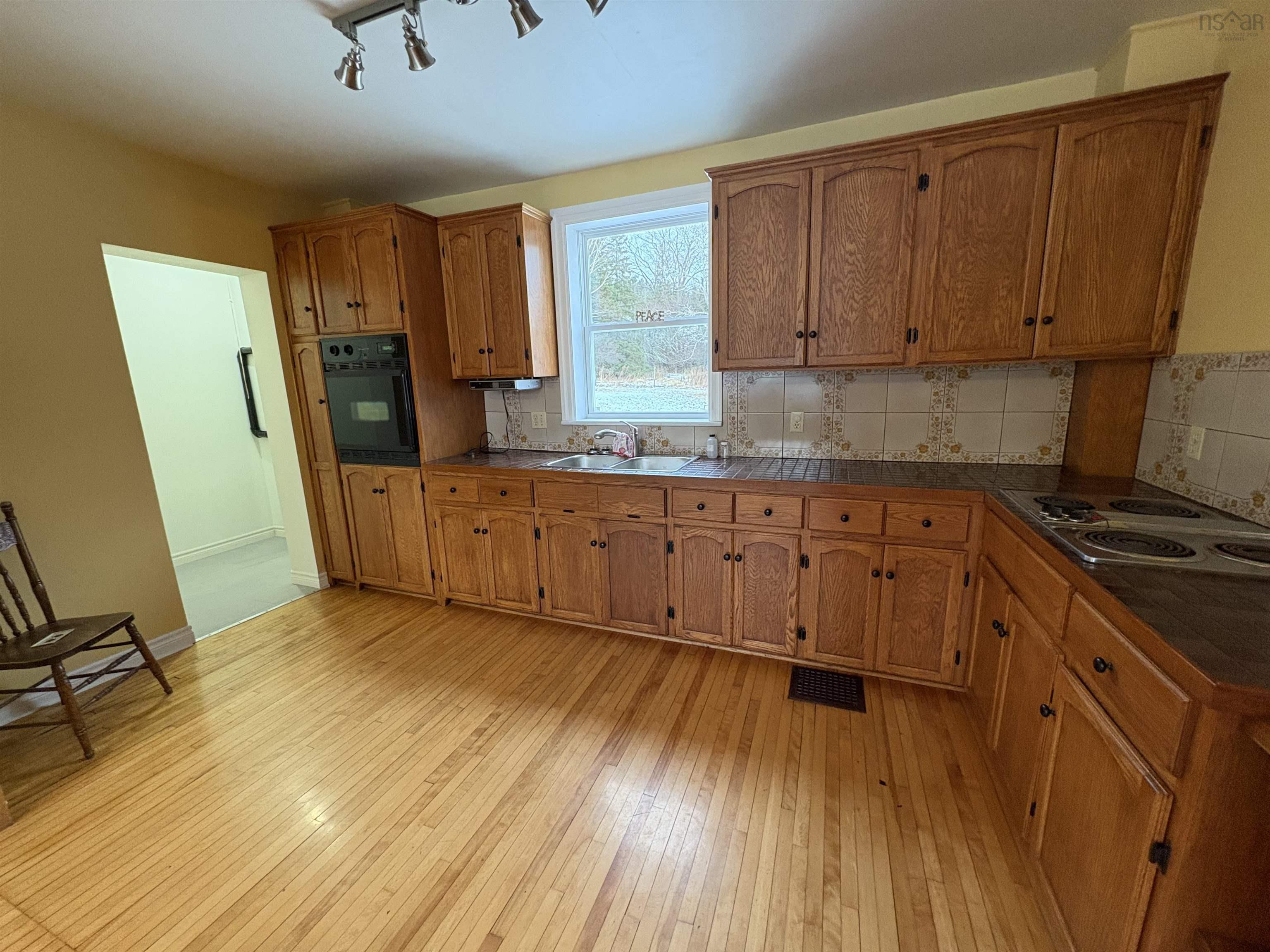 $345,000.00: 5249 East River West Side Road, Eureka