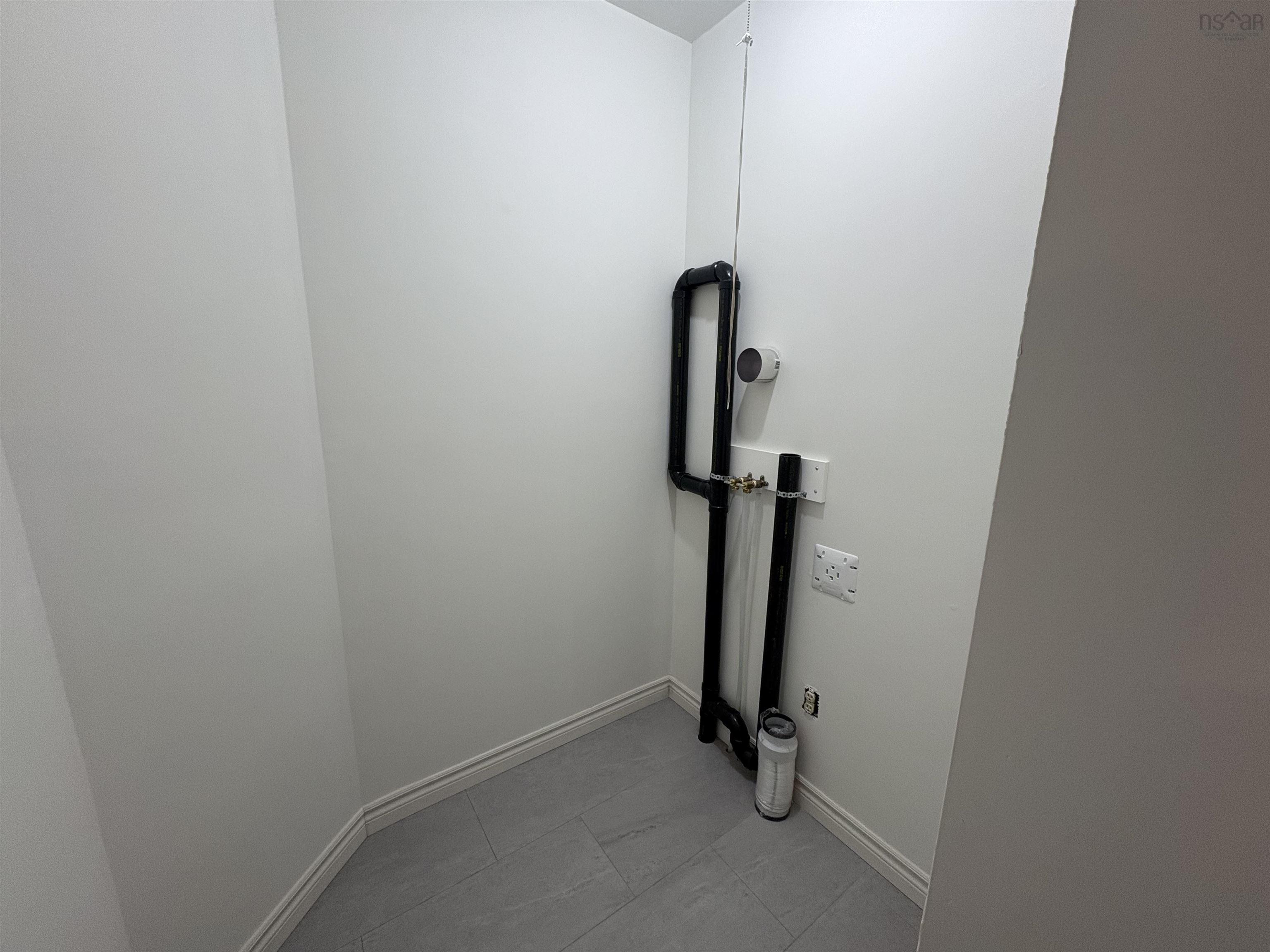 $345,000.00: 5249 East River West Side Road, Eureka