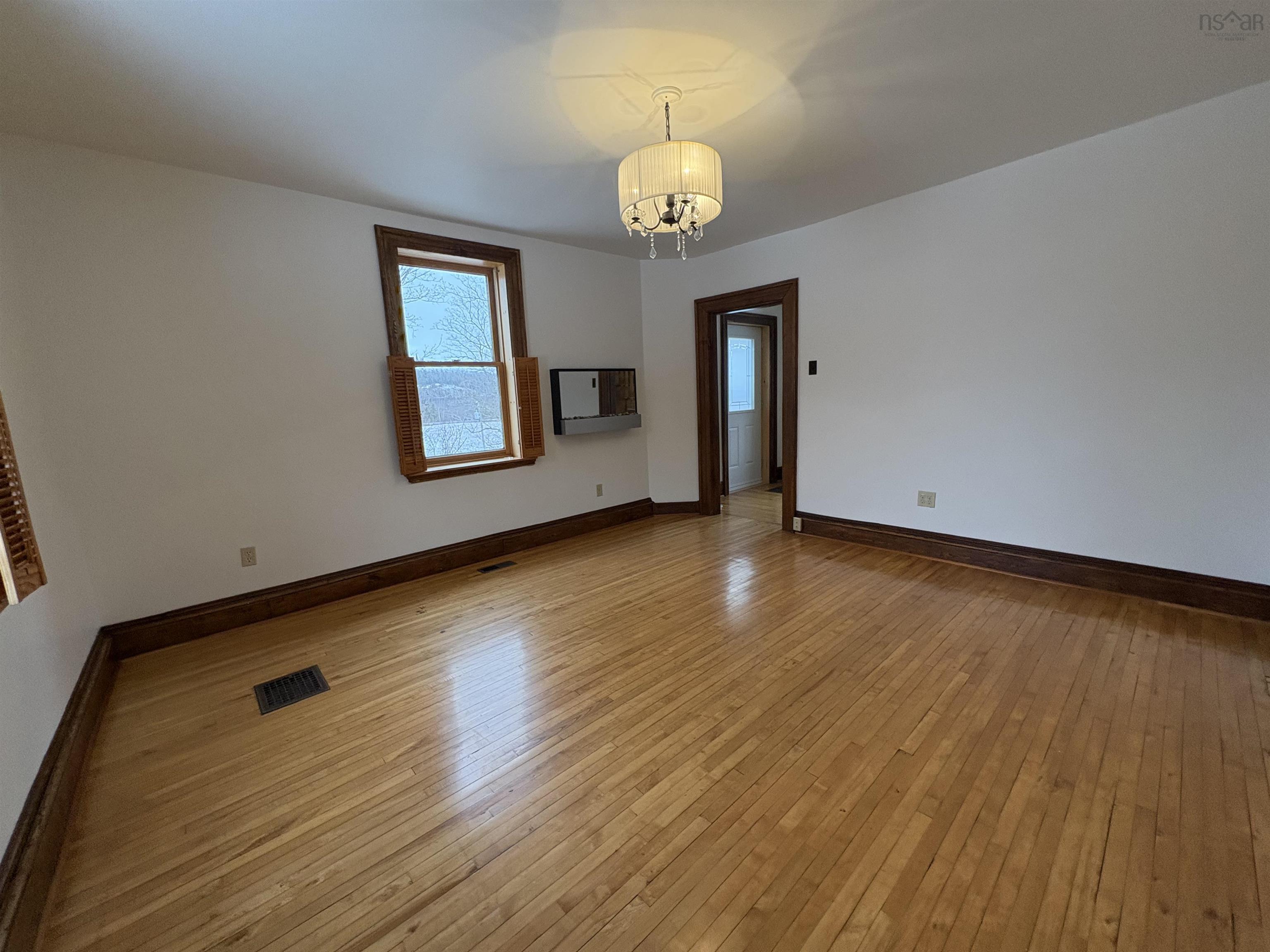 $345,000.00: 5249 East River West Side Road, Eureka