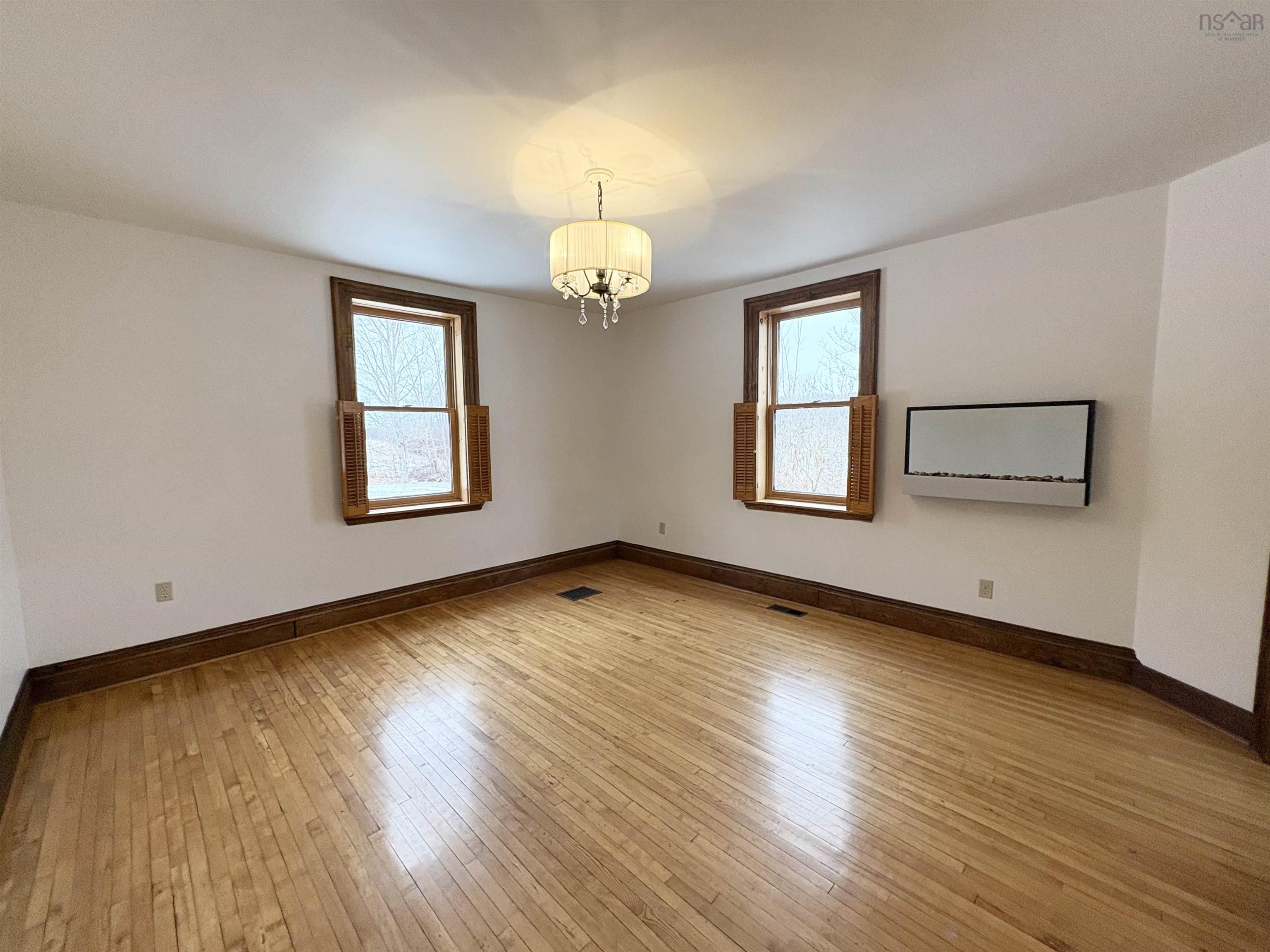 $345,000.00: 5249 East River West Side Road, Eureka