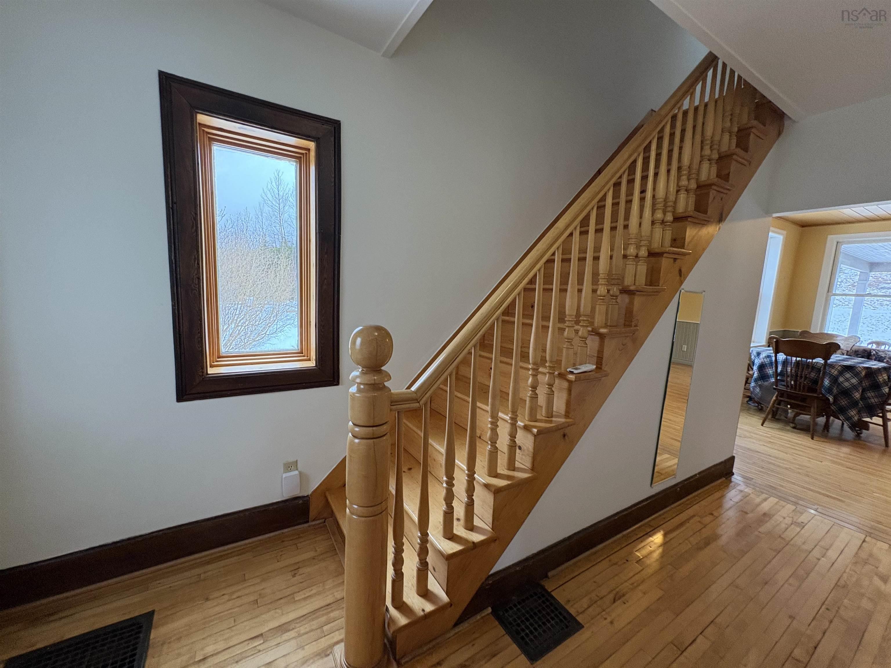 $345,000.00: 5249 East River West Side Road, Eureka