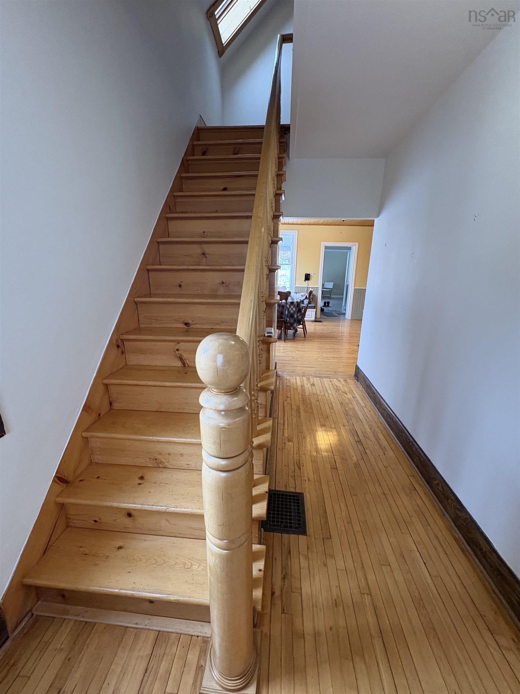 $345,000.00: 5249 East River West Side Road, Eureka