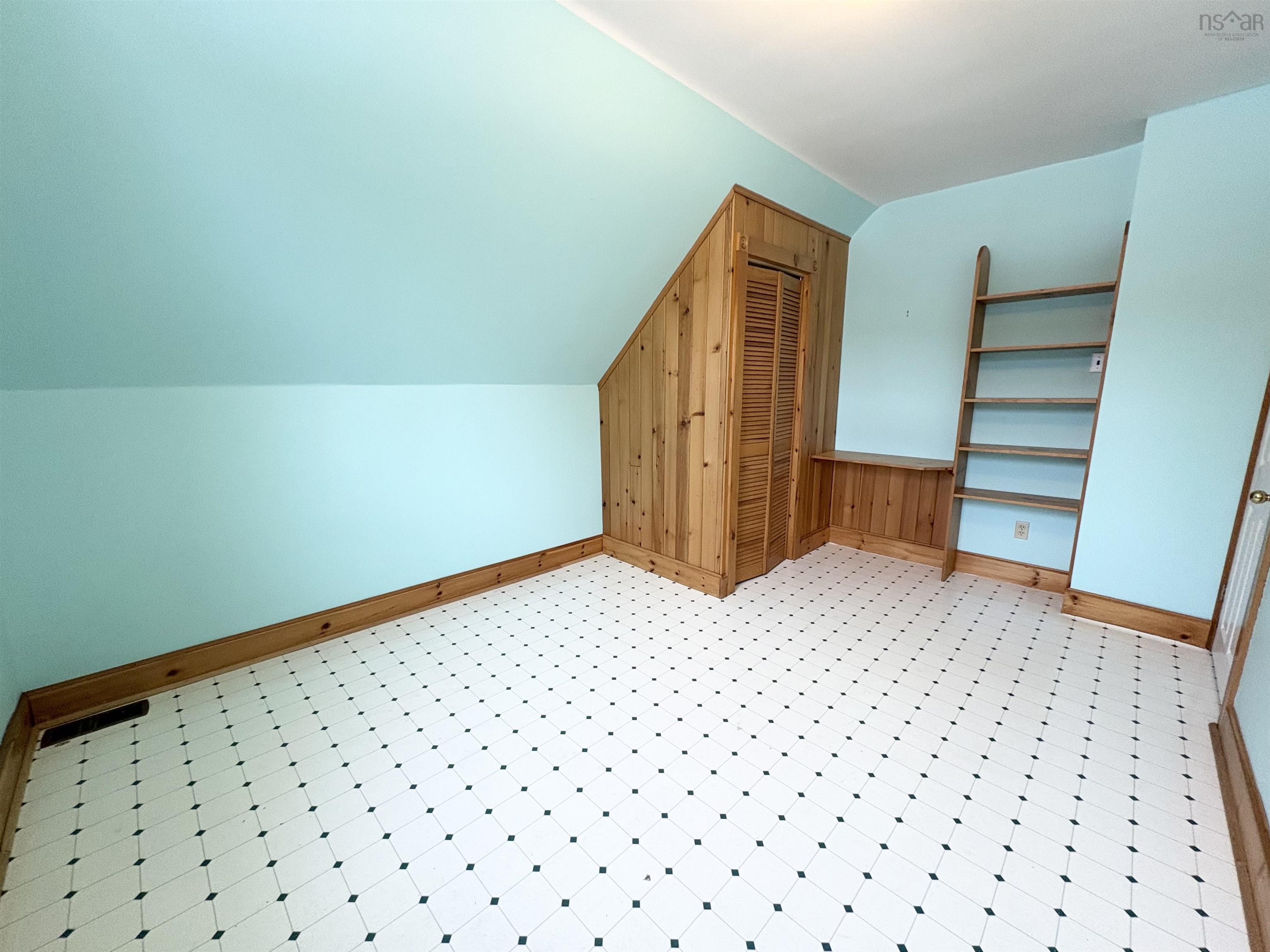 $345,000.00: 5249 East River West Side Road, Eureka