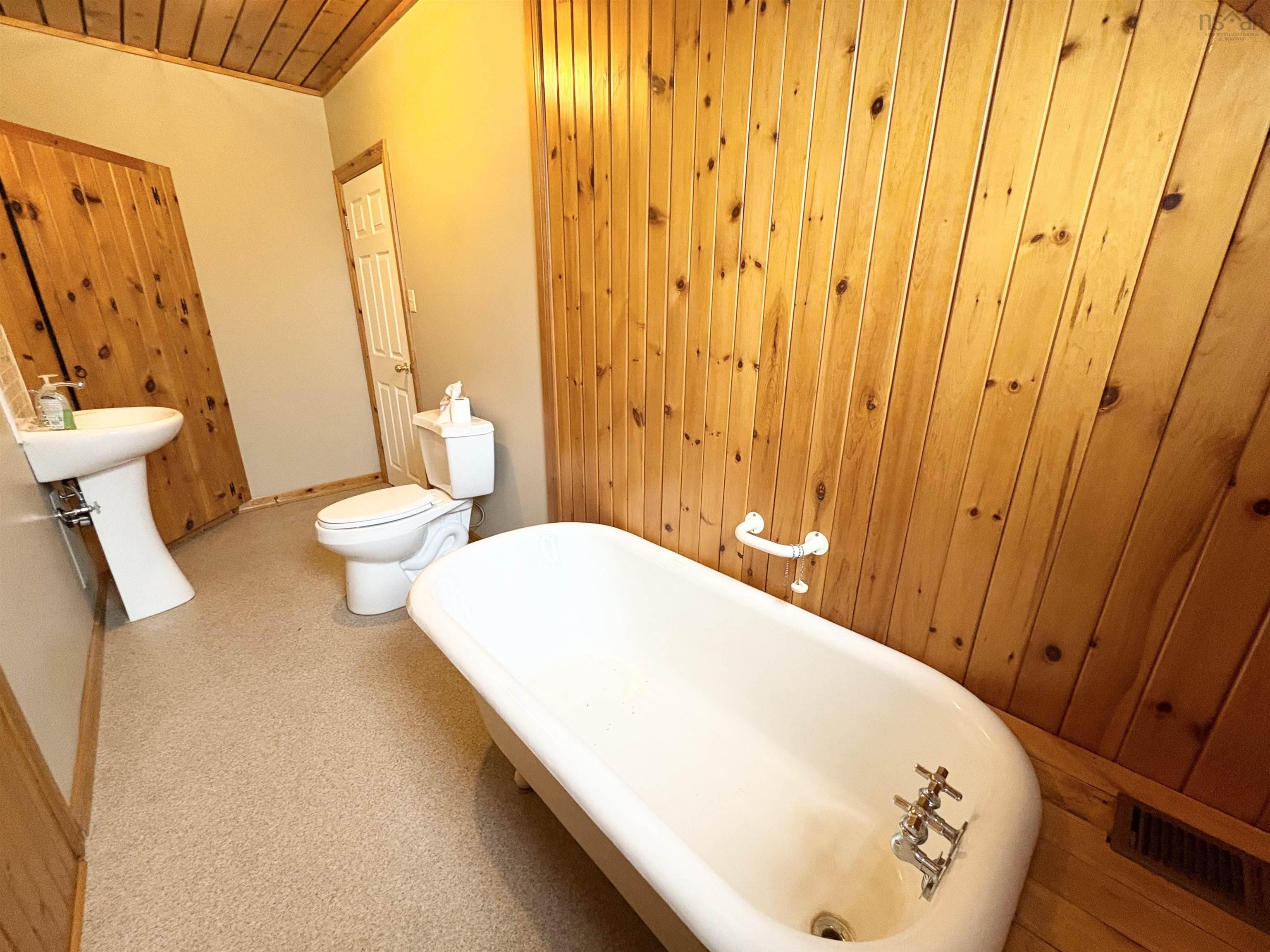 $345,000.00: 5249 East River West Side Road, Eureka