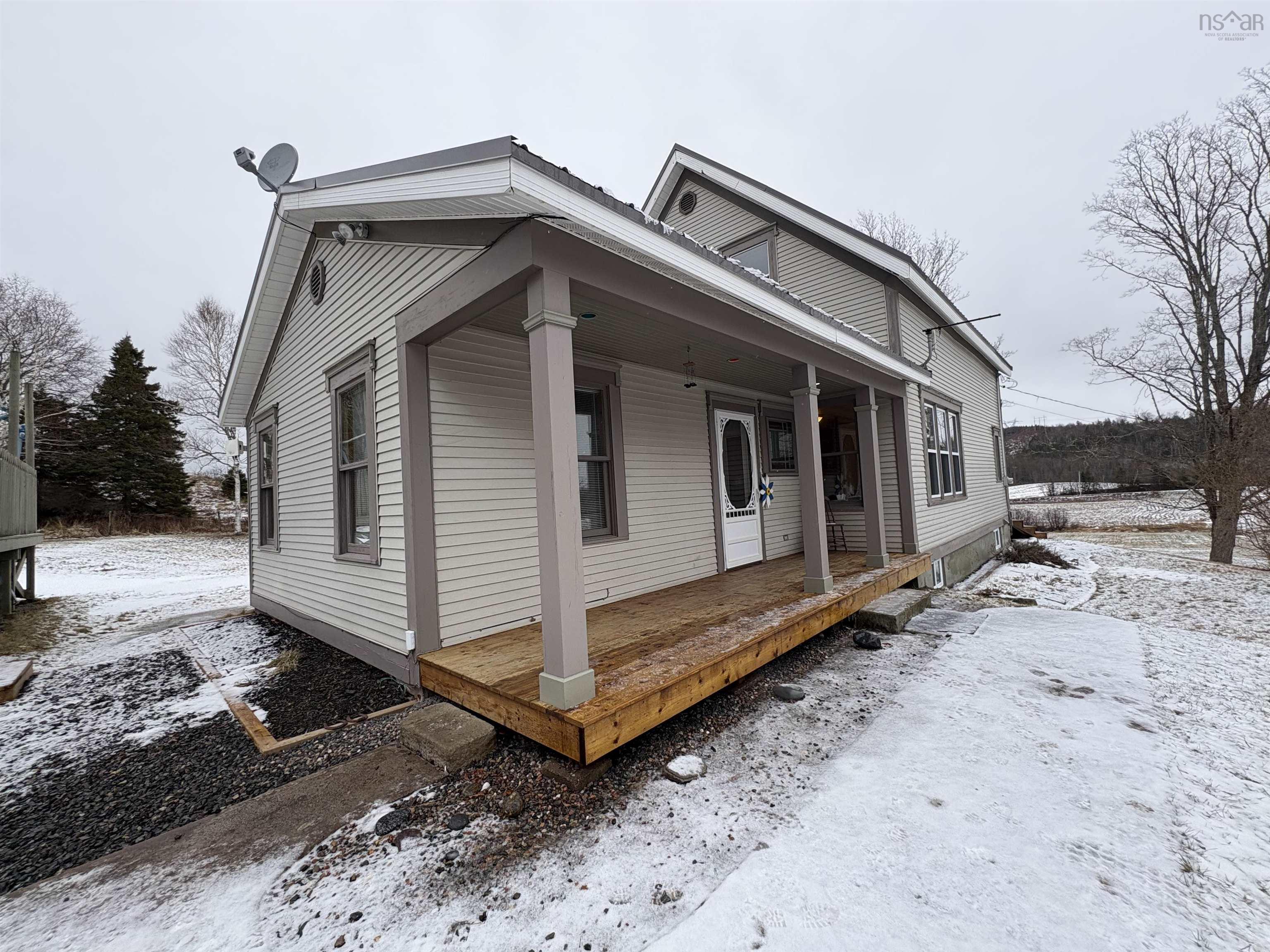 $345,000.00: 5249 East River West Side Road, Eureka