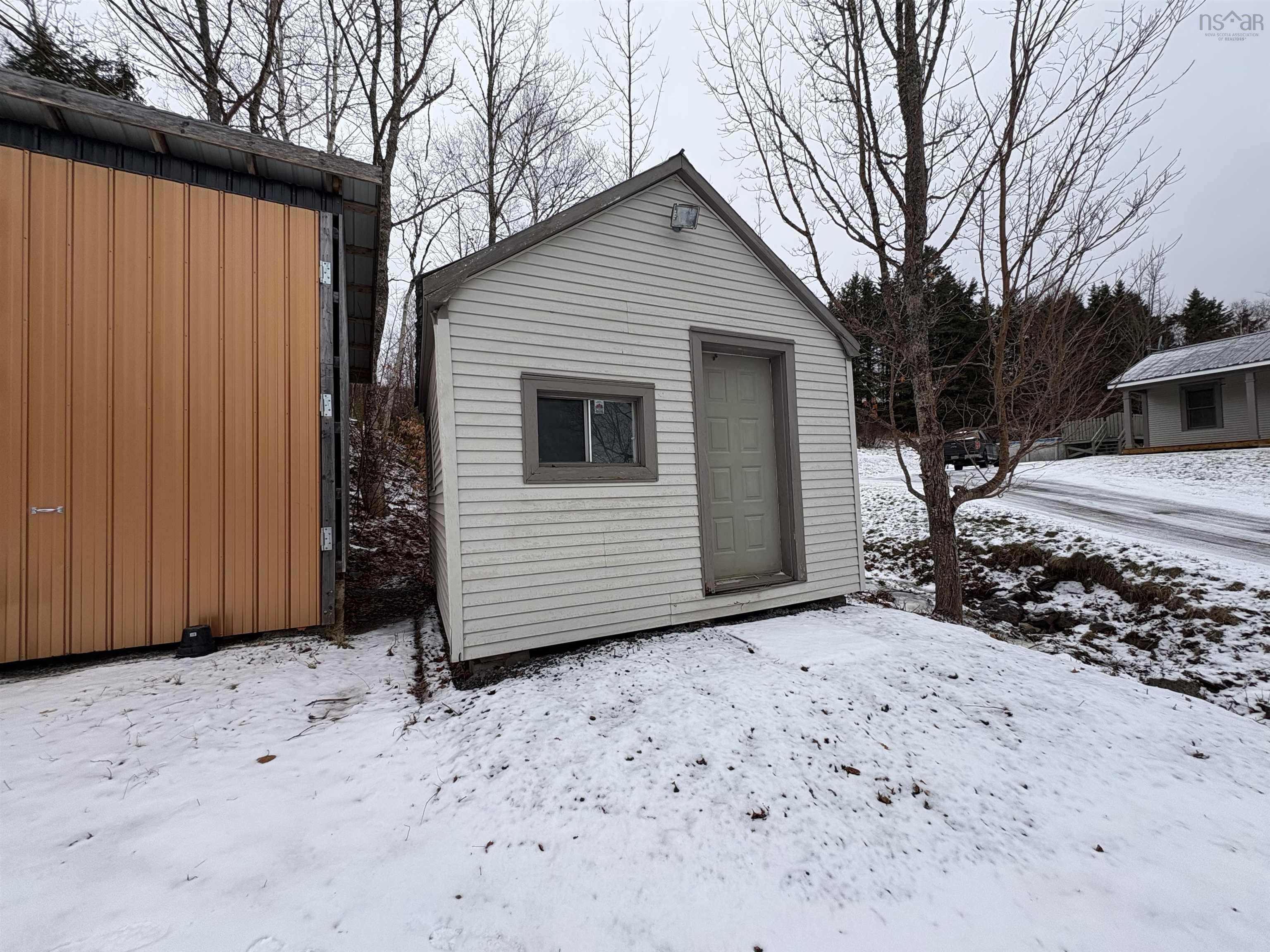 $345,000.00: 5249 East River West Side Road, Eureka