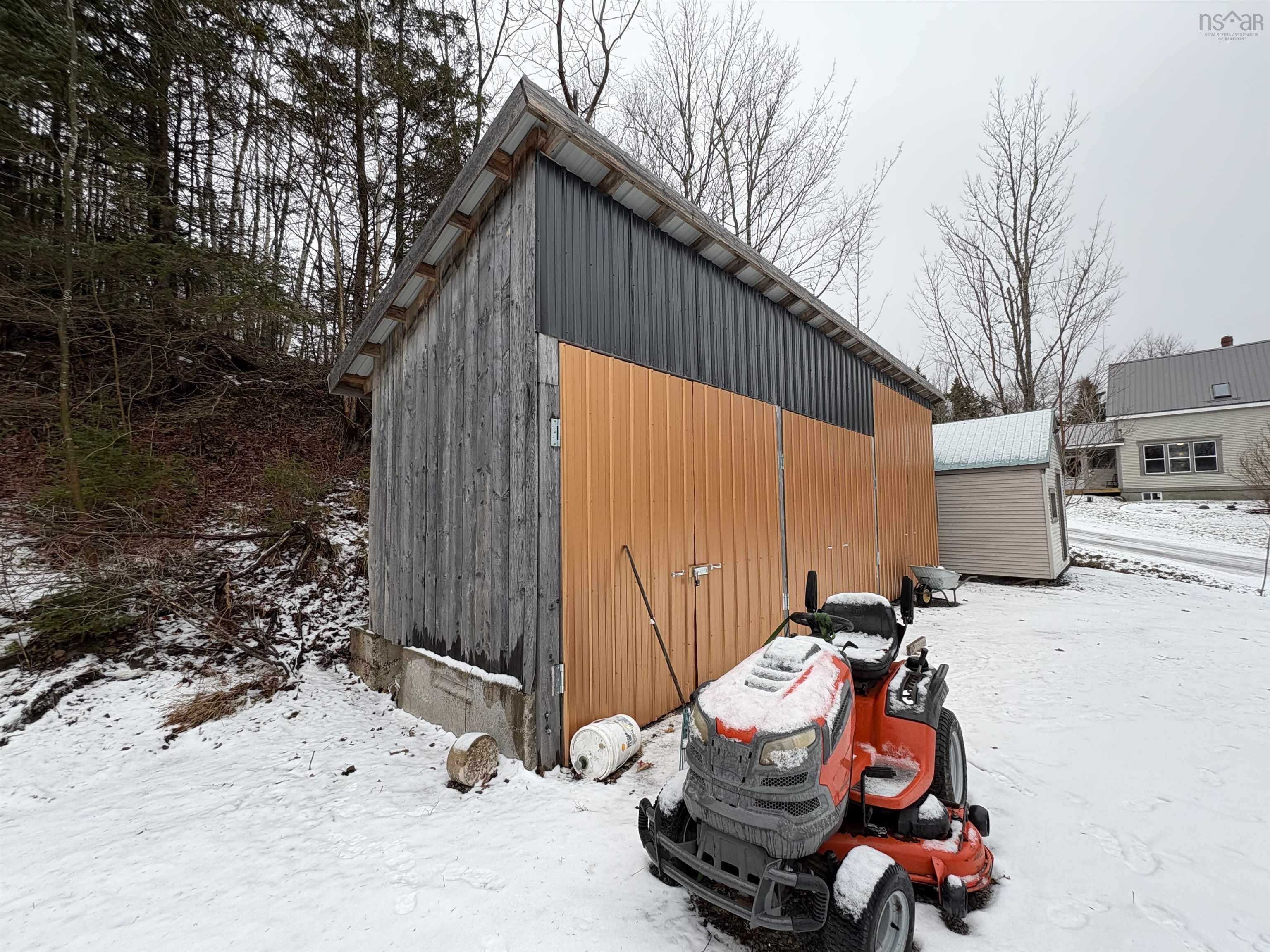 $345,000.00: 5249 East River West Side Road, Eureka