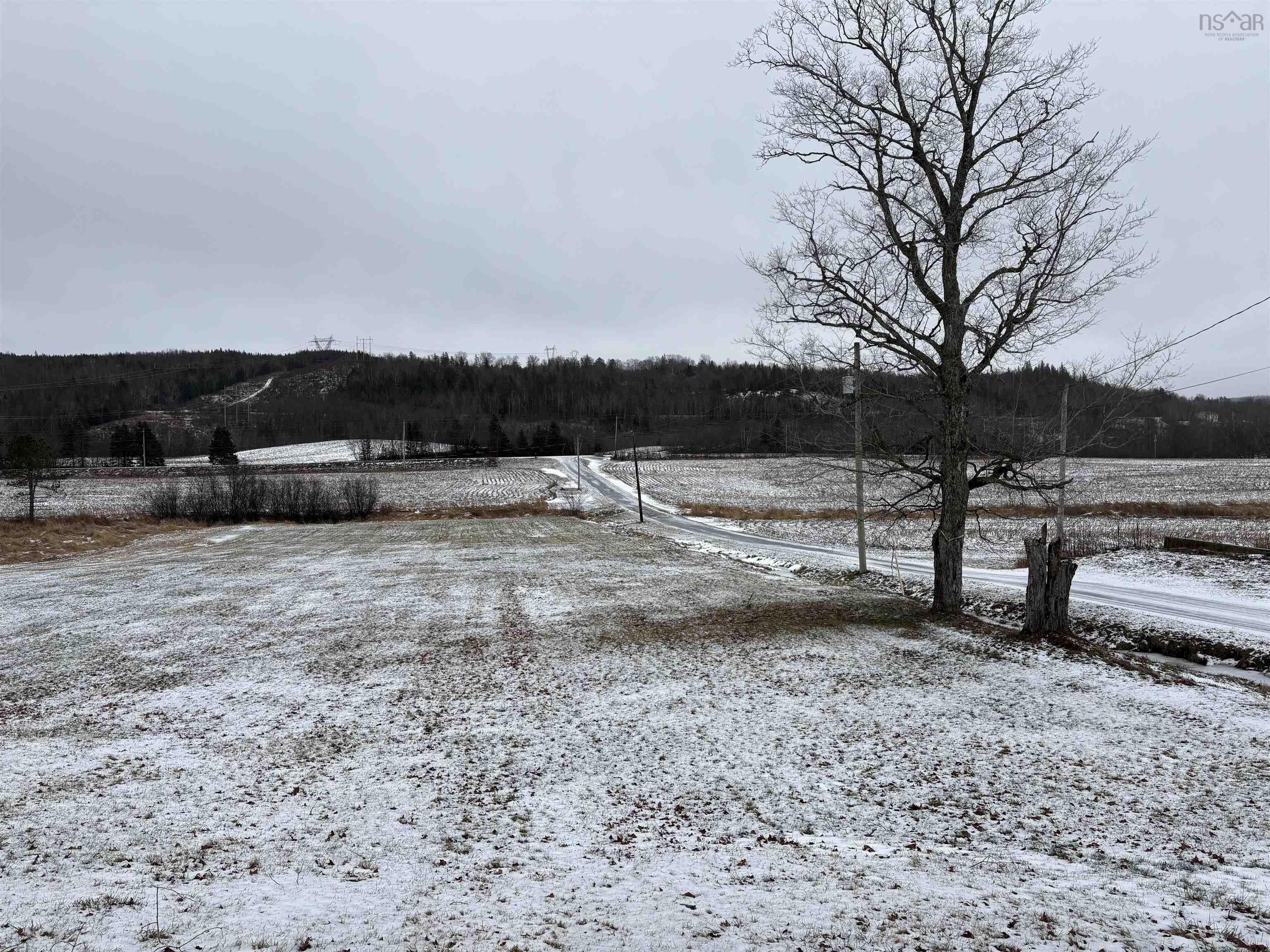 $345,000.00: 5249 East River West Side Road, Eureka