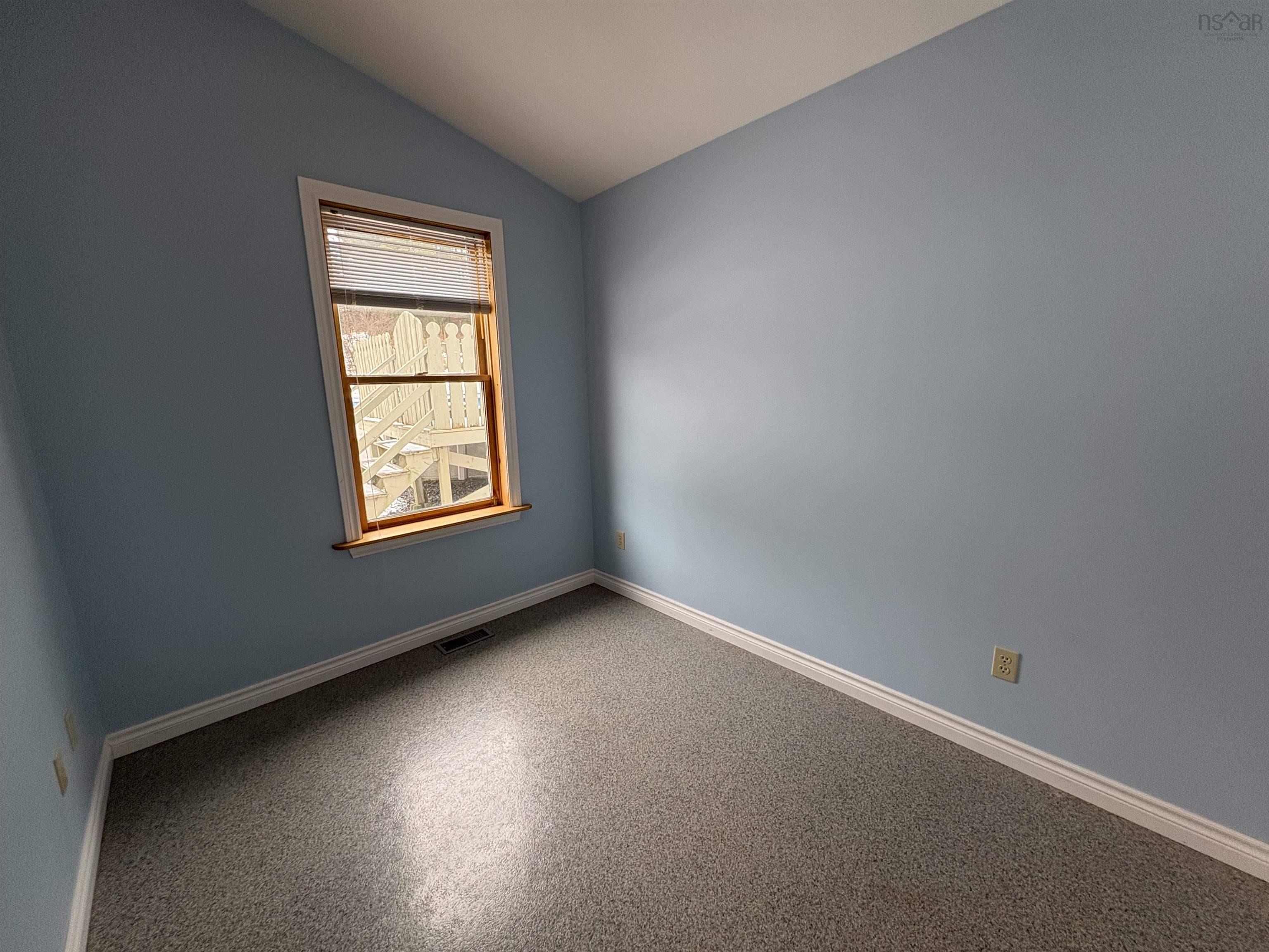 $345,000.00: 5249 East River West Side Road, Eureka