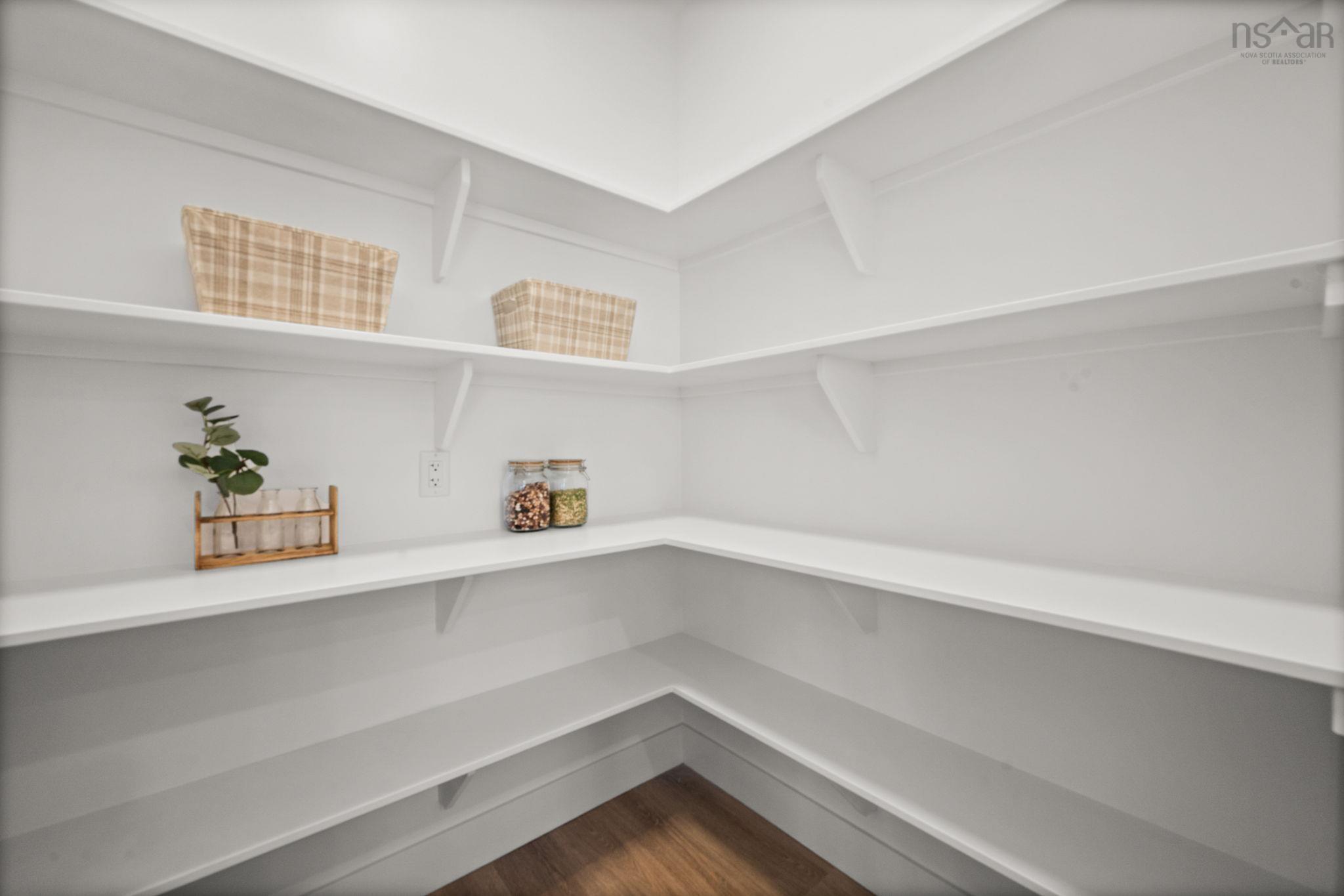 $729,000.00: E 140 Stephs Street, Bedford