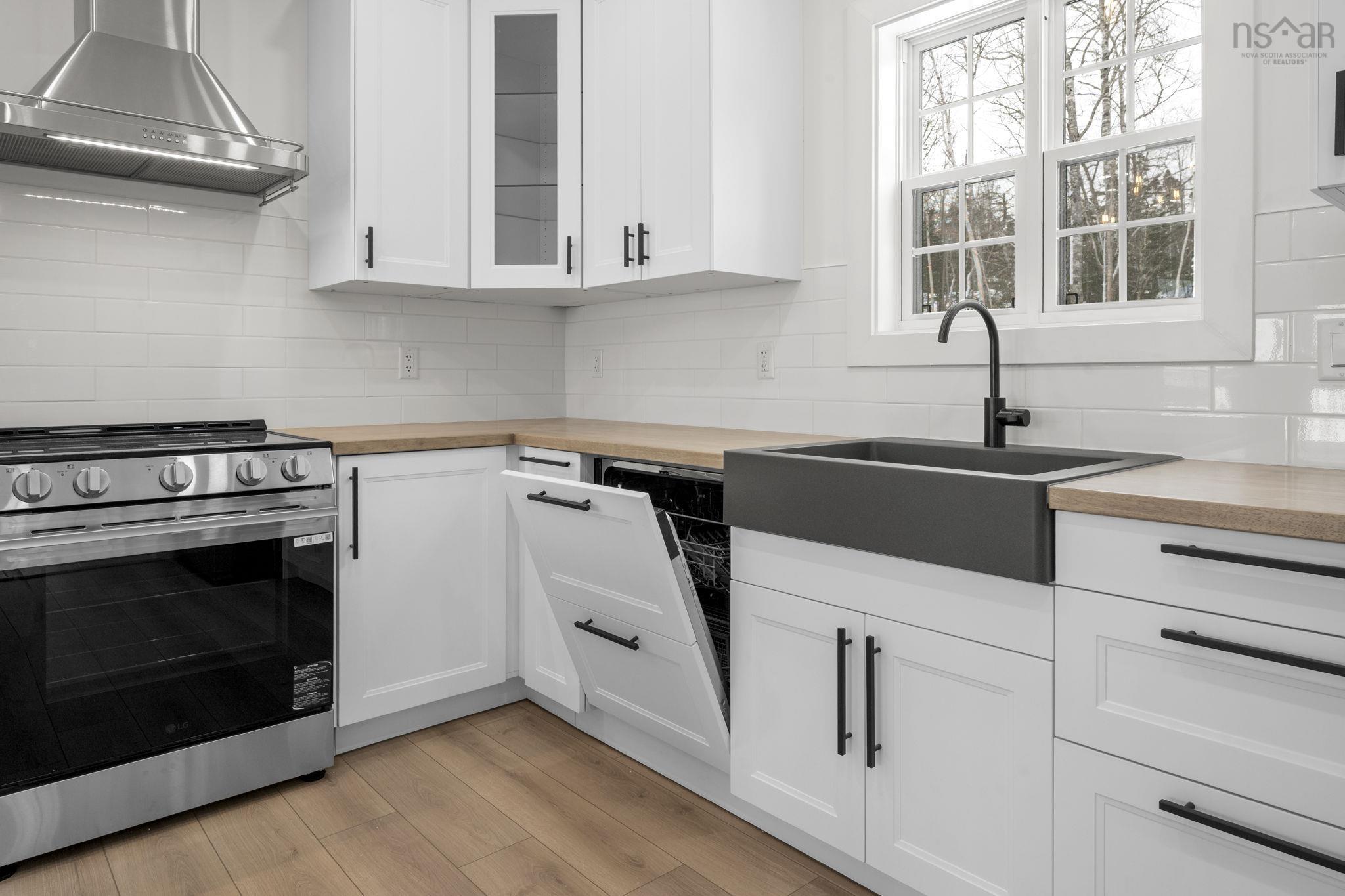 $649,999.00: 67 Birchview Drive, Lake Charlotte