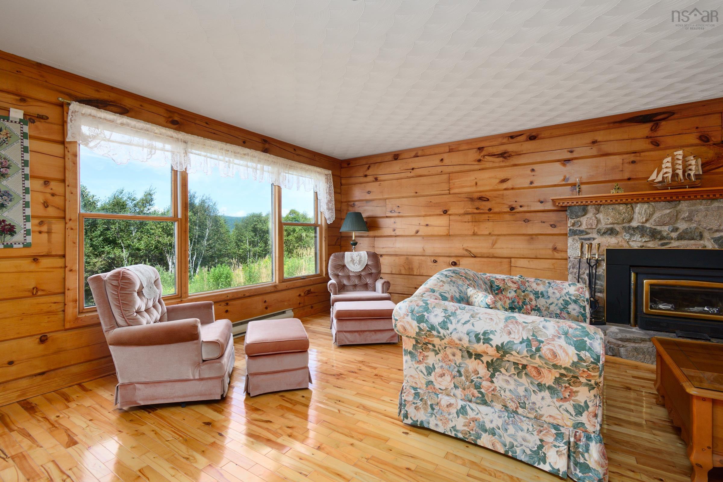 $499,900.00: 776 105 Highway, Boularderie East