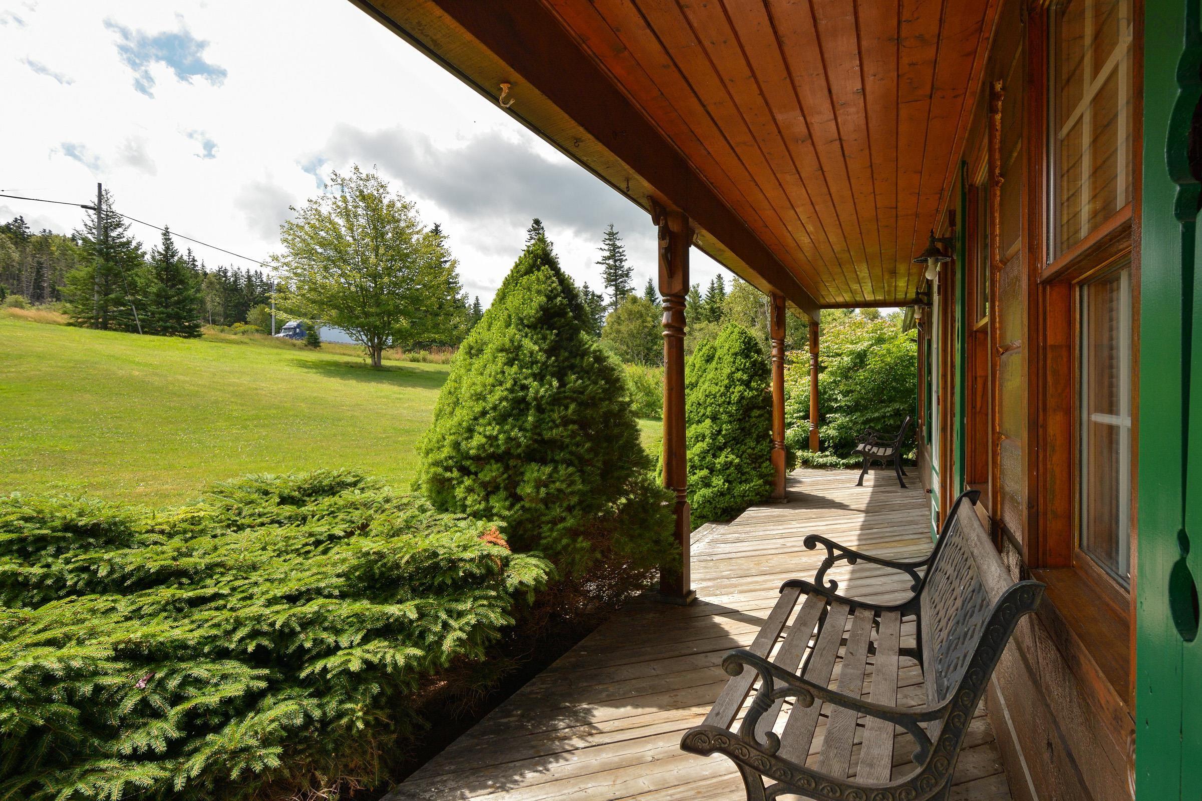 $499,900.00: 776 105 Highway, Boularderie East