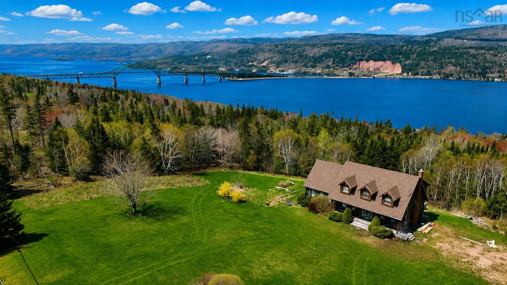 $499,900.00: 776 105 Highway, Boularderie East