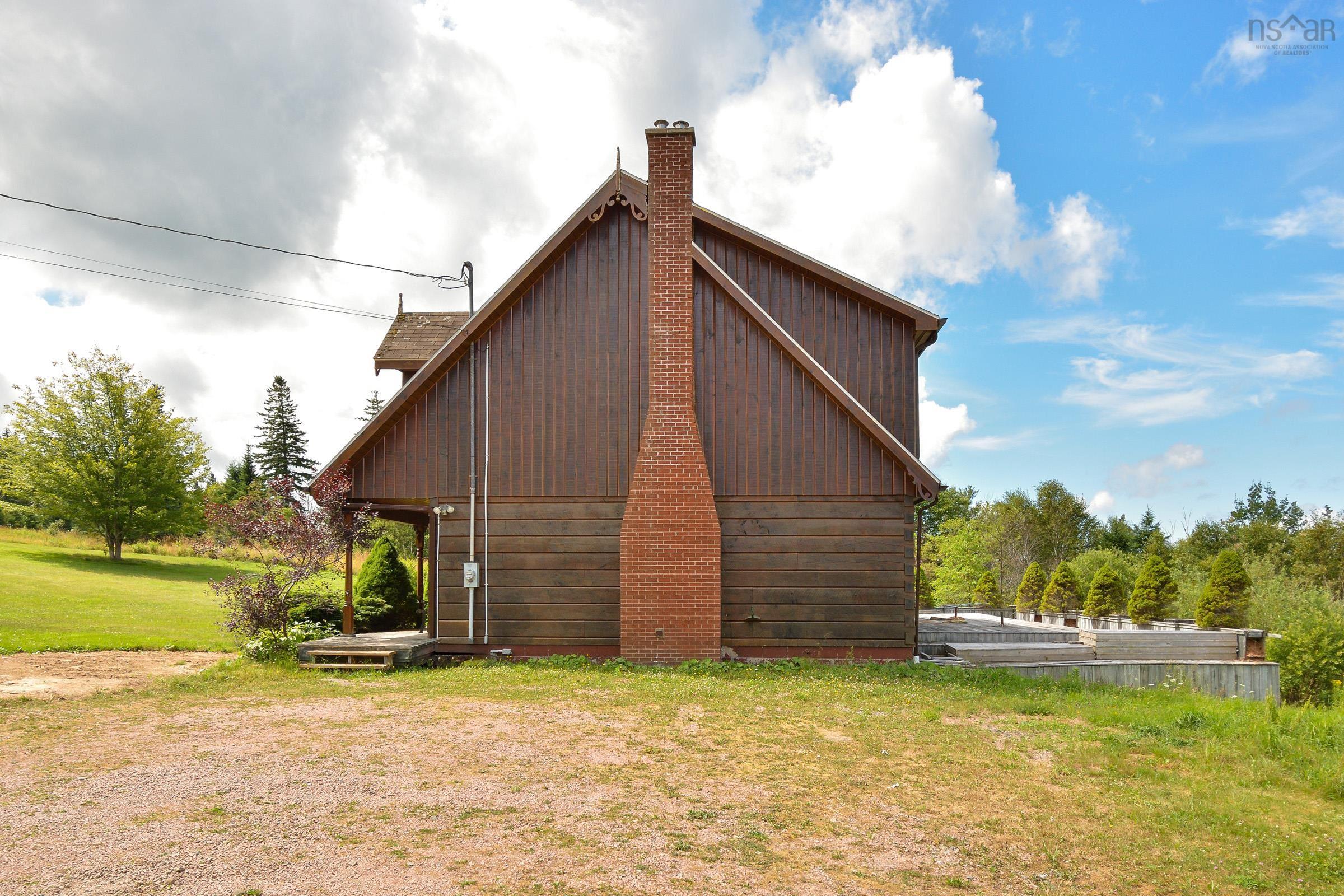 $499,900.00: 776 105 Highway, Boularderie East