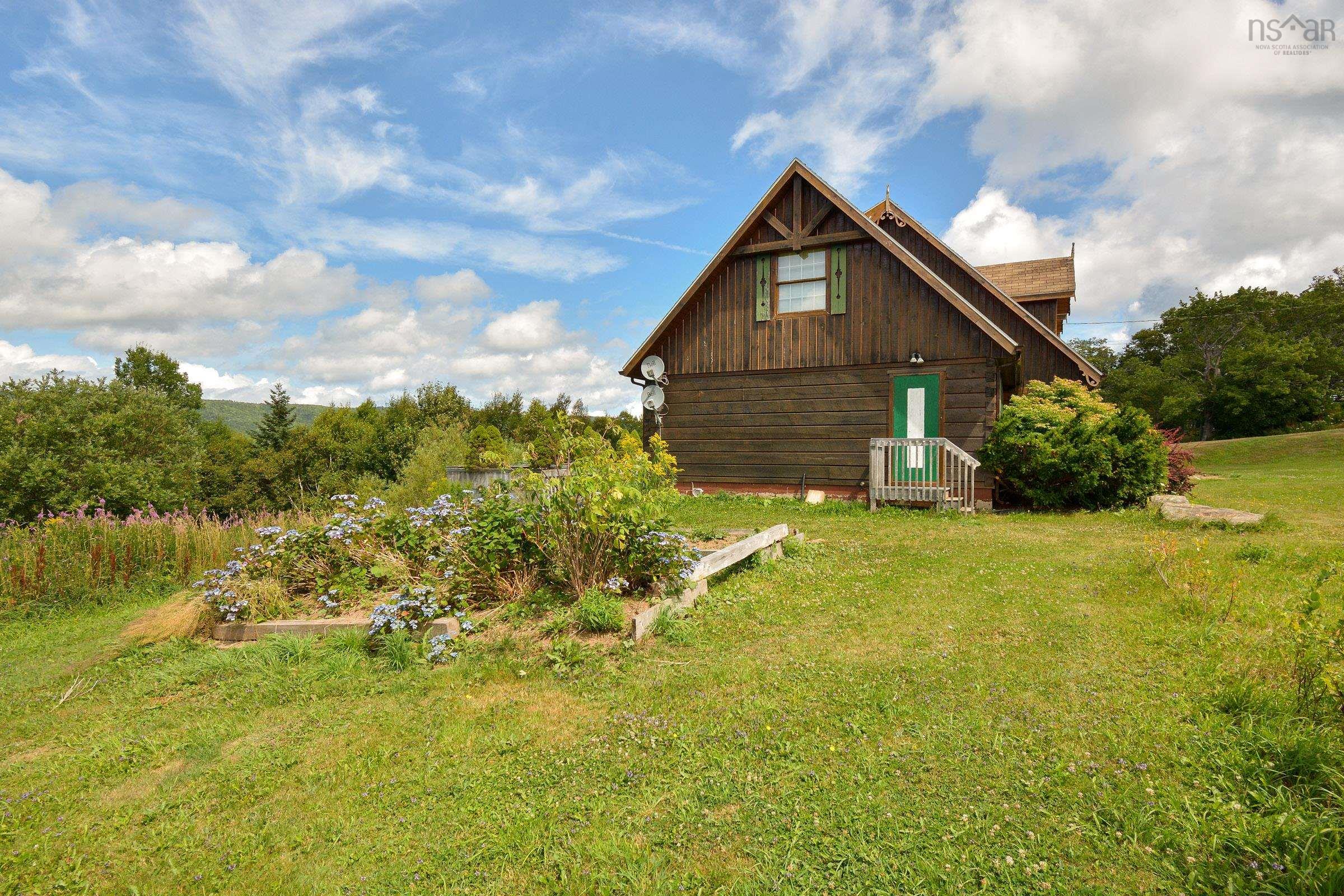 $499,900.00: 776 105 Highway, Boularderie East