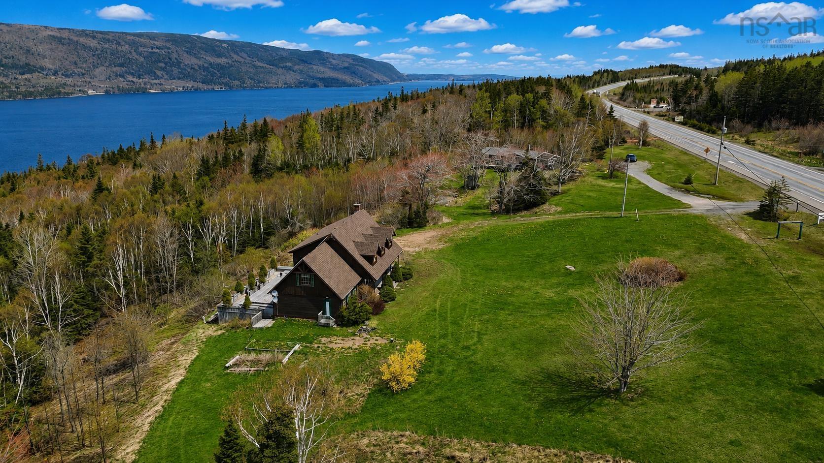 $499,900.00: 776 105 Highway, Boularderie East