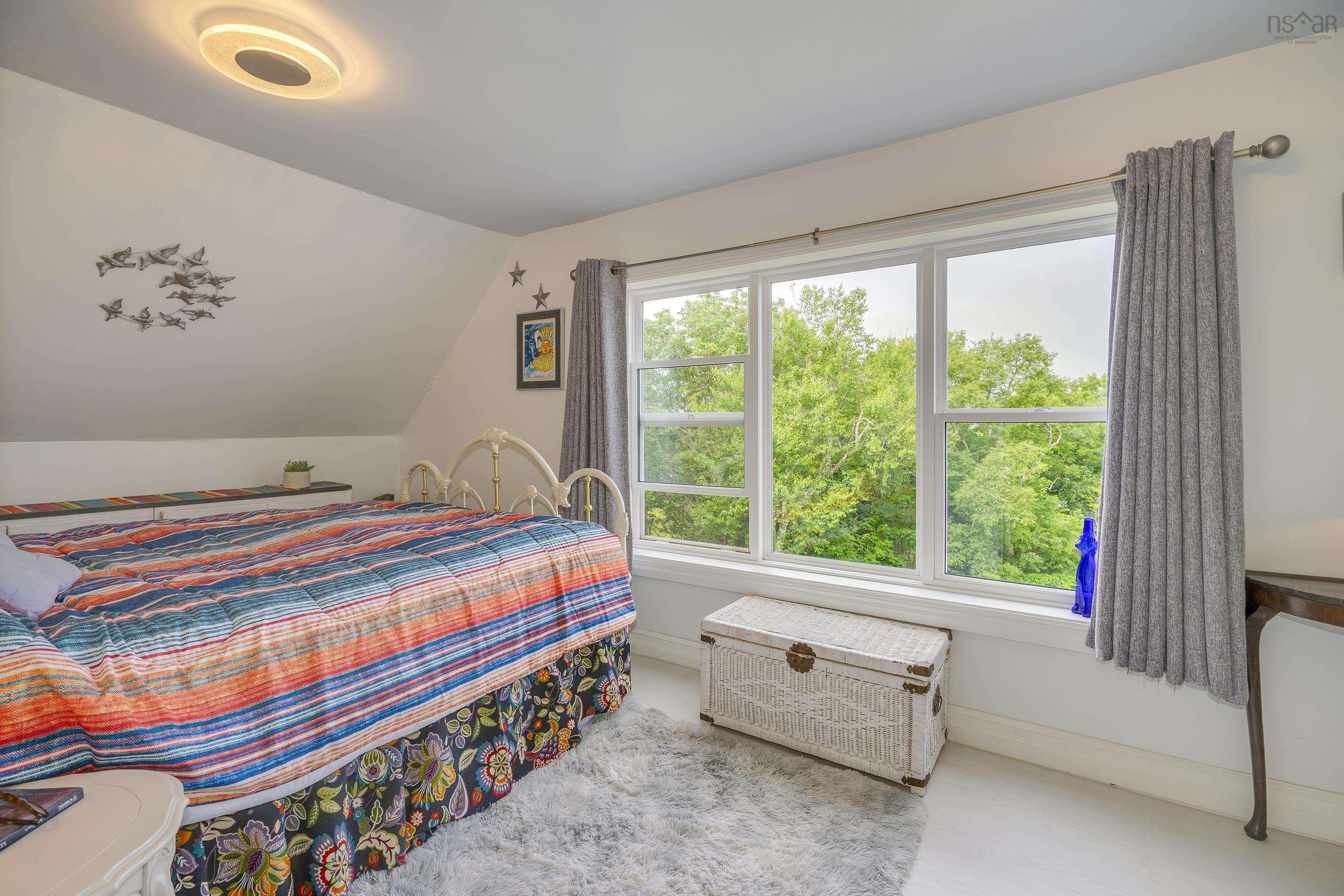 $679,900.00: 608 Granville Road, Victoria Beach