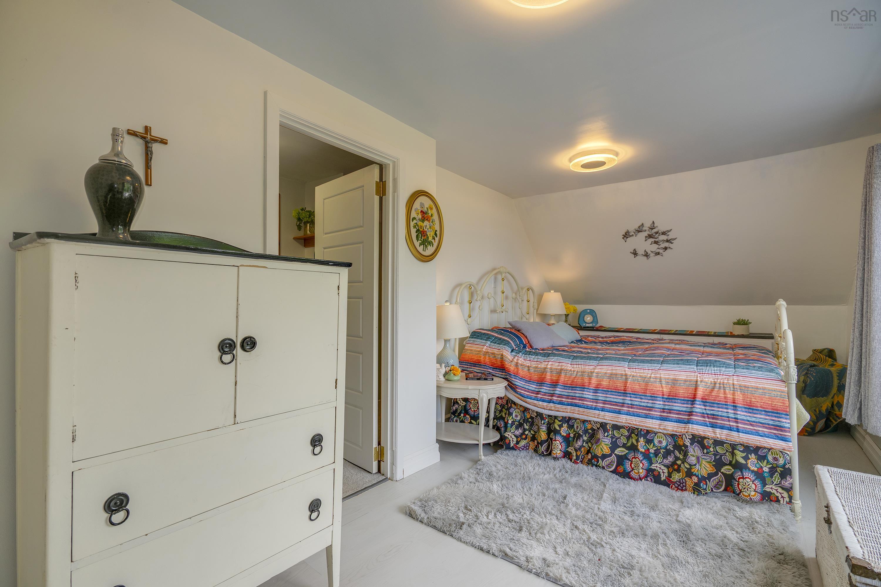 $679,900.00: 608 Granville Road, Victoria Beach