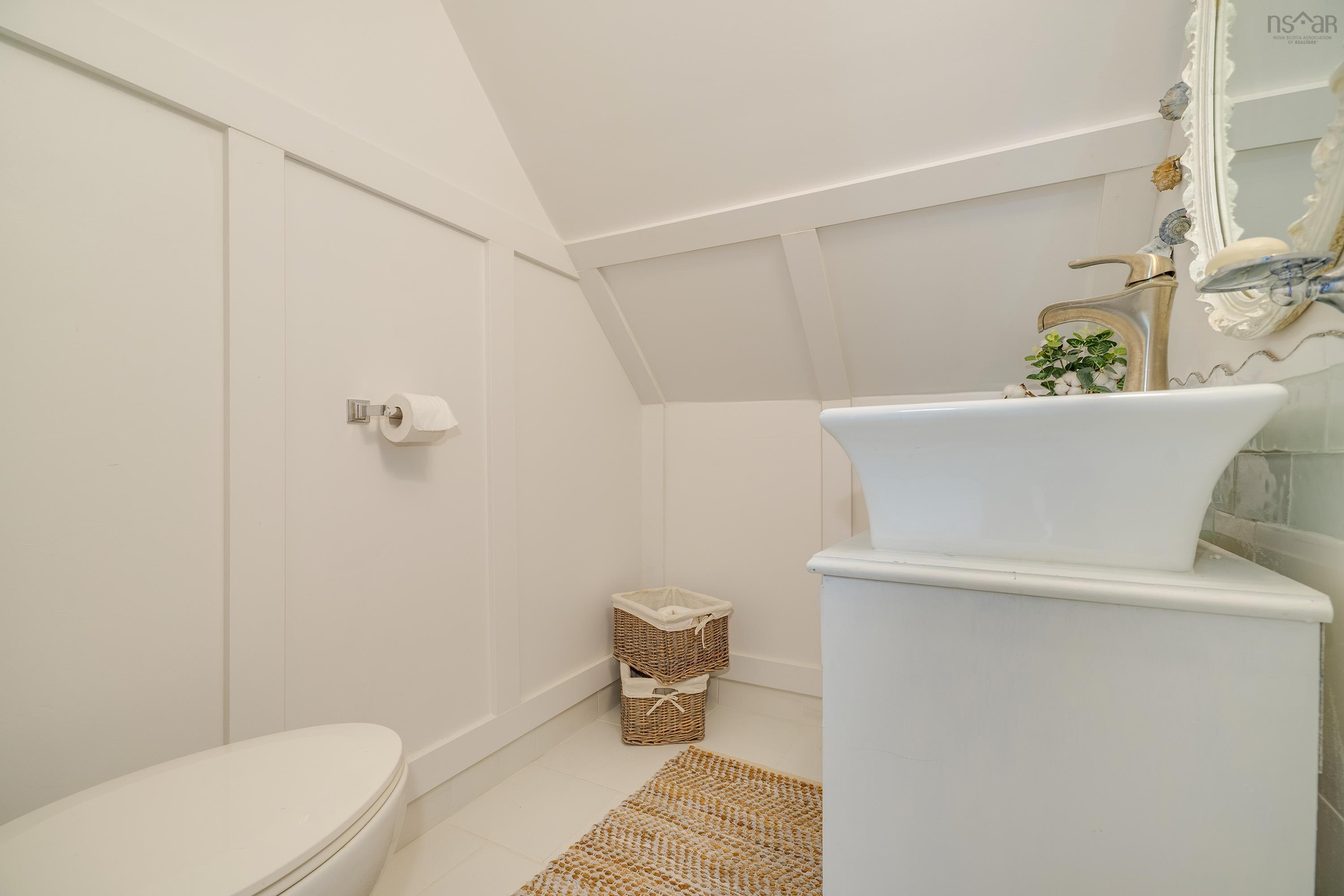 $679,900.00: 608 Granville Road, Victoria Beach