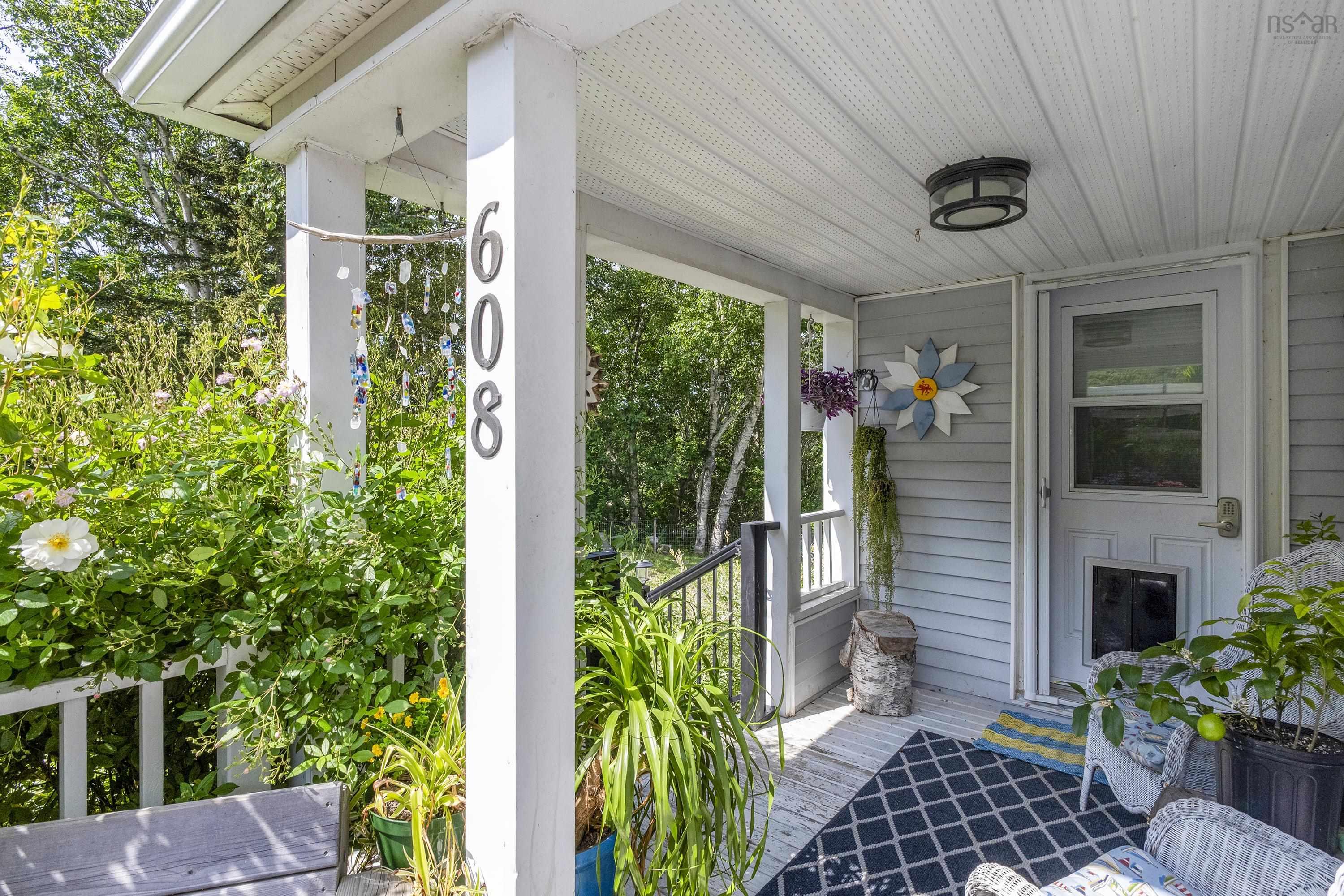 $679,900.00: 608 Granville Road, Victoria Beach