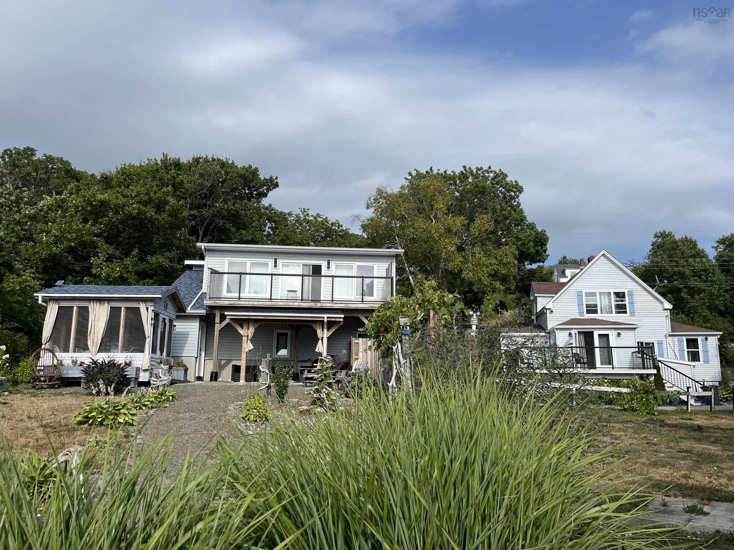 $679,900.00: 608 Granville Road, Victoria Beach