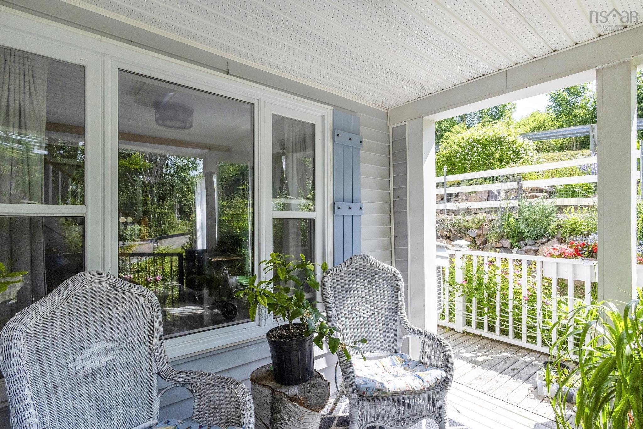 $679,900.00: 608 Granville Road, Victoria Beach