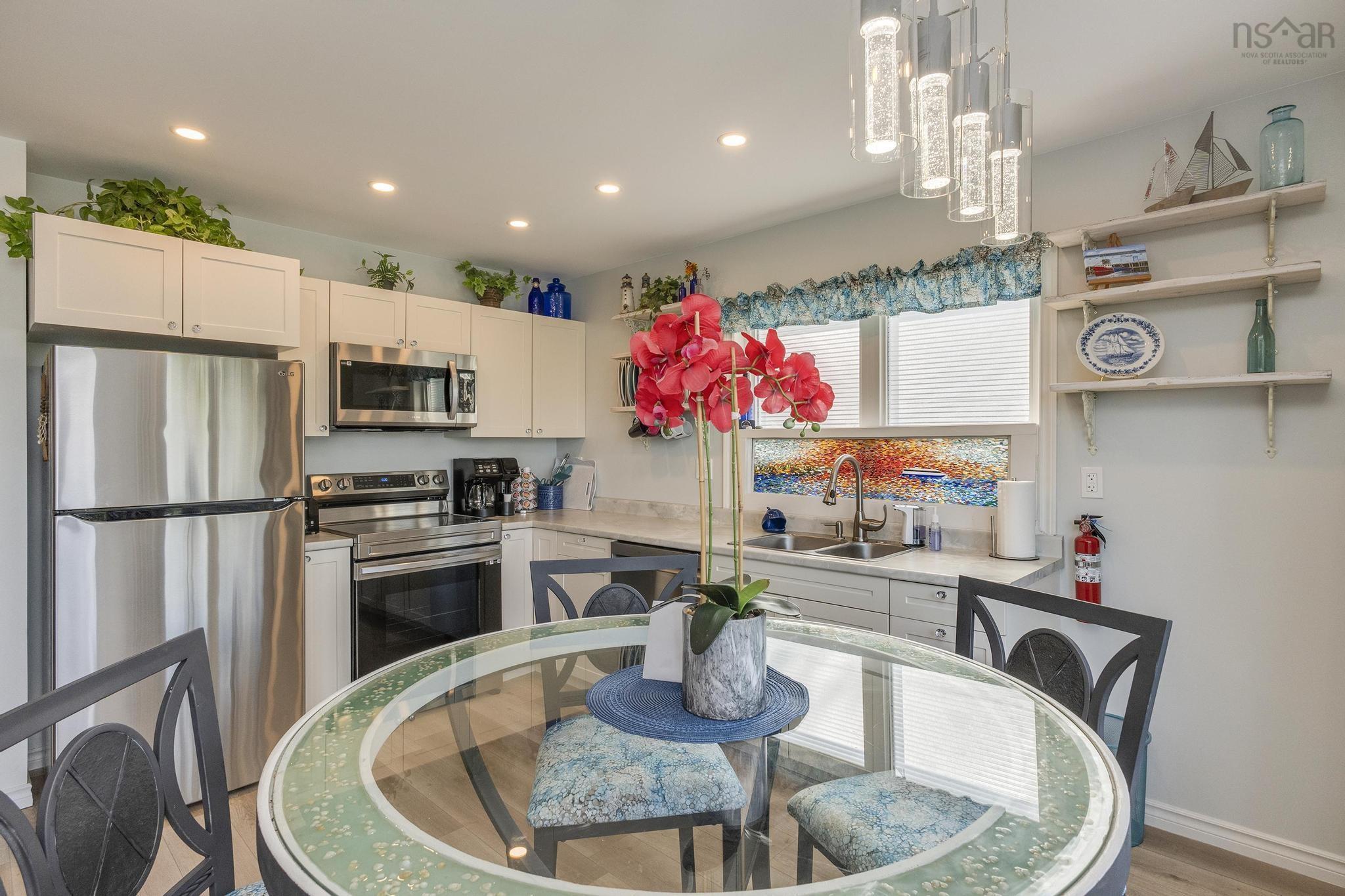 $679,900.00: 608 Granville Road, Victoria Beach