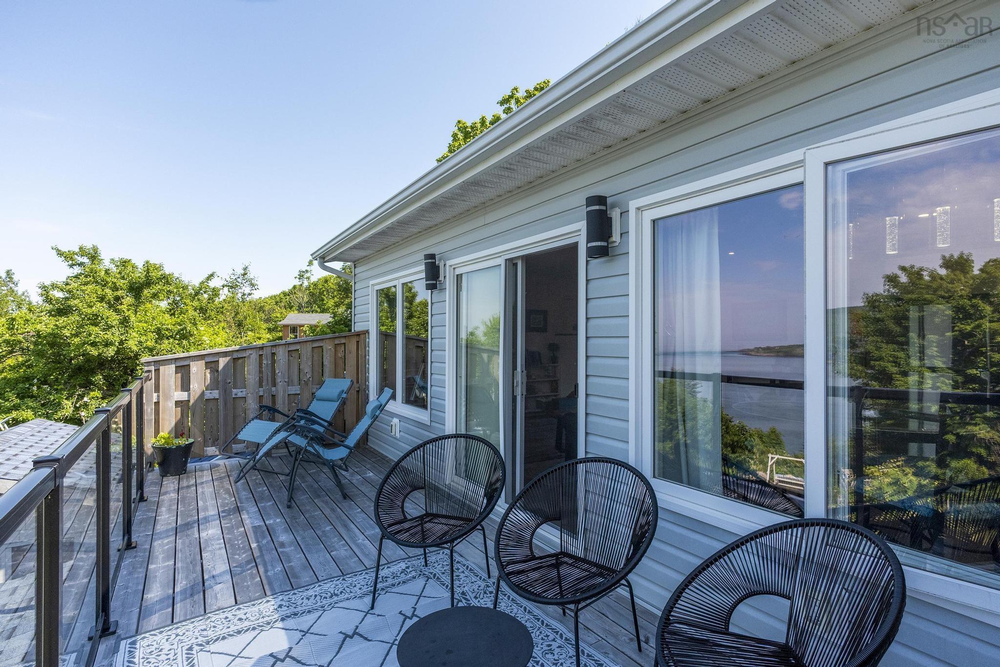 $679,900.00: 608 Granville Road, Victoria Beach