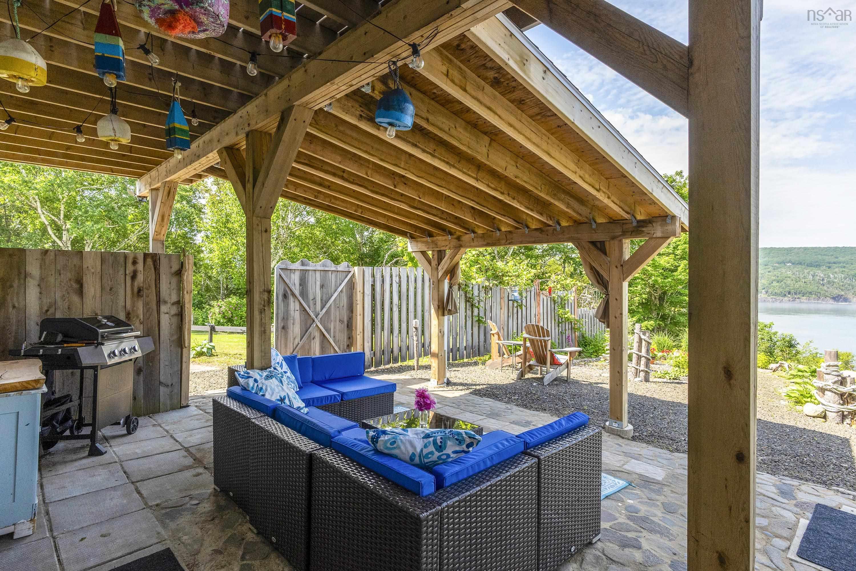 $679,900.00: 608 Granville Road, Victoria Beach