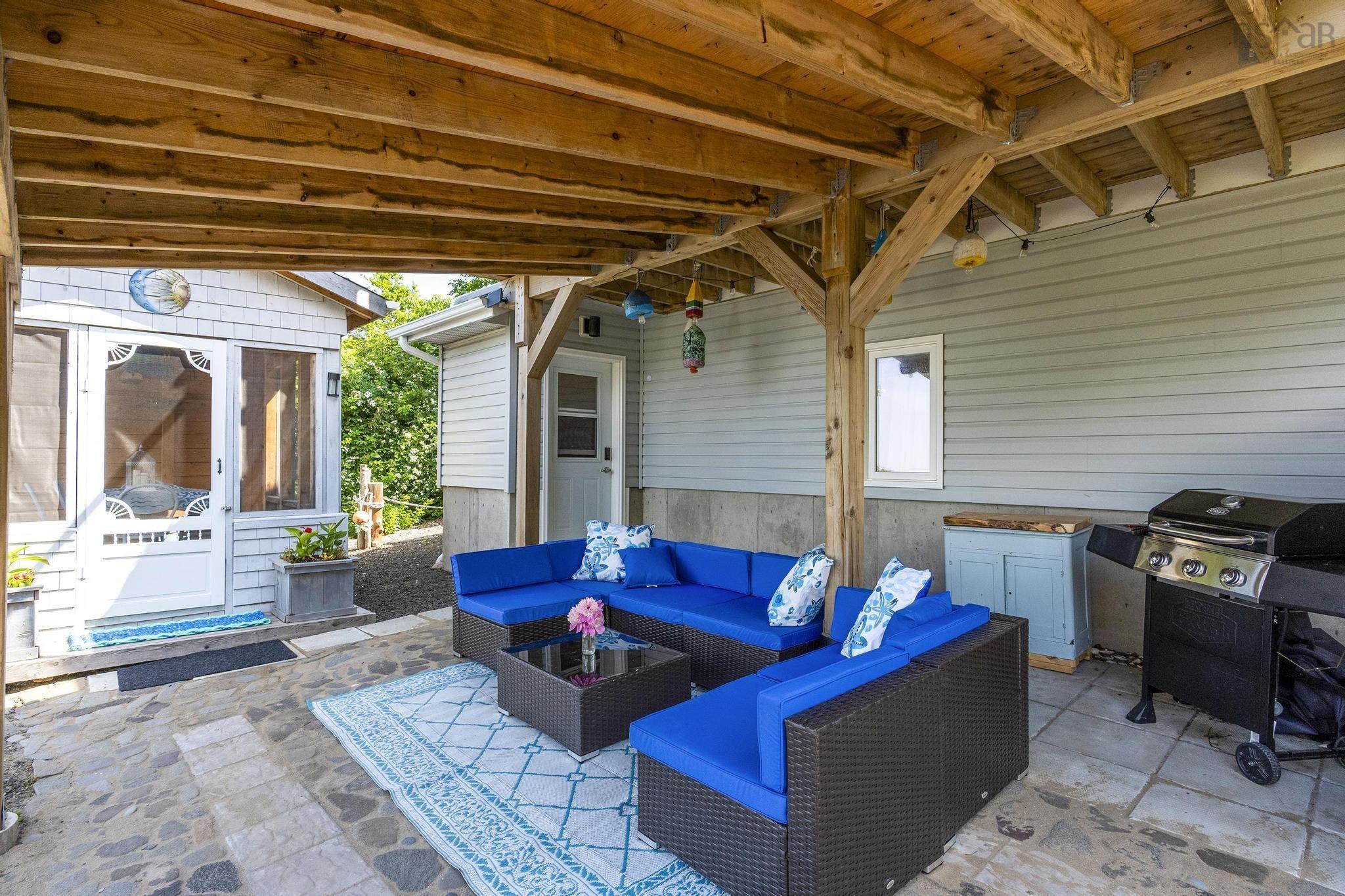 $679,900.00: 608 Granville Road, Victoria Beach