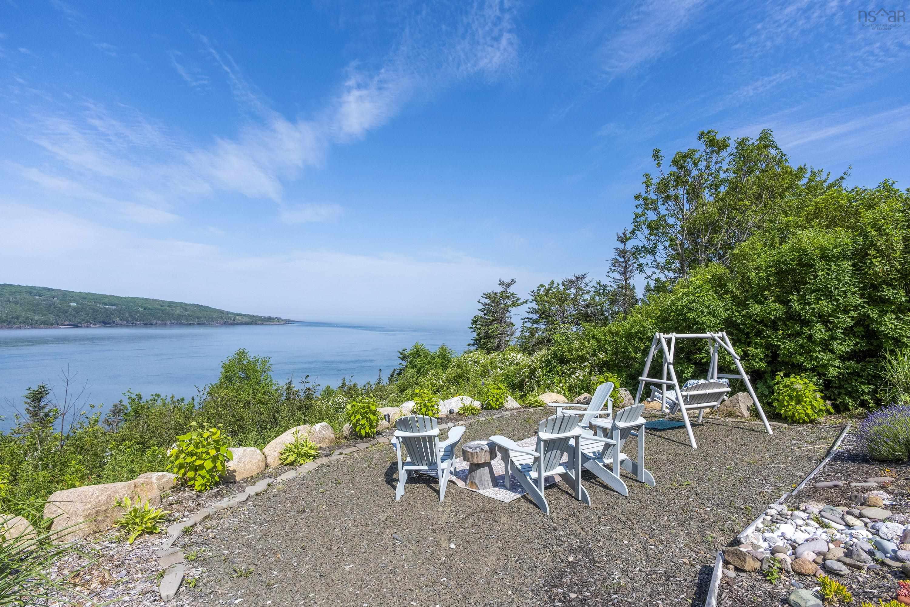 $679,900.00: 608 Granville Road, Victoria Beach