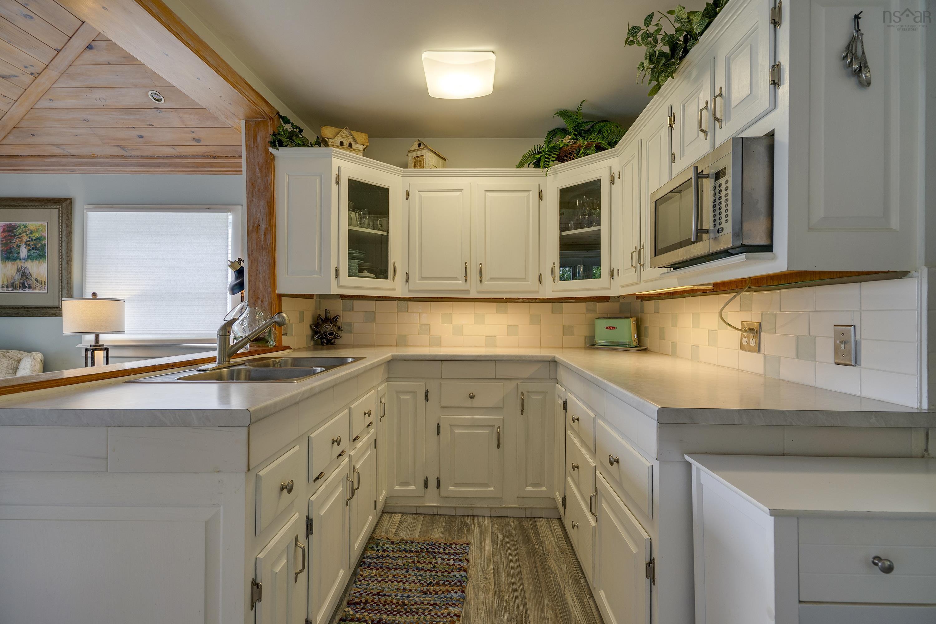 $679,900.00: 608 Granville Road, Victoria Beach