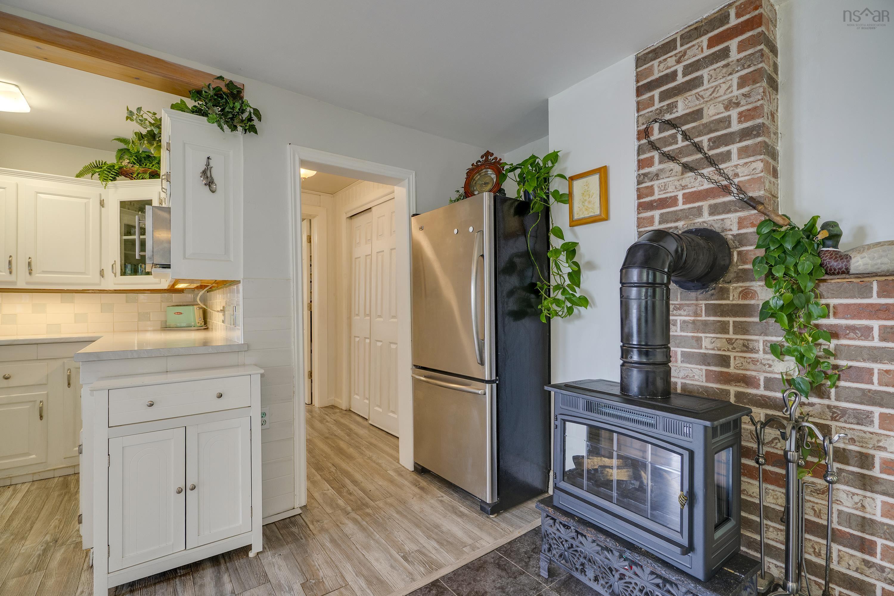 $679,900.00: 608 Granville Road, Victoria Beach