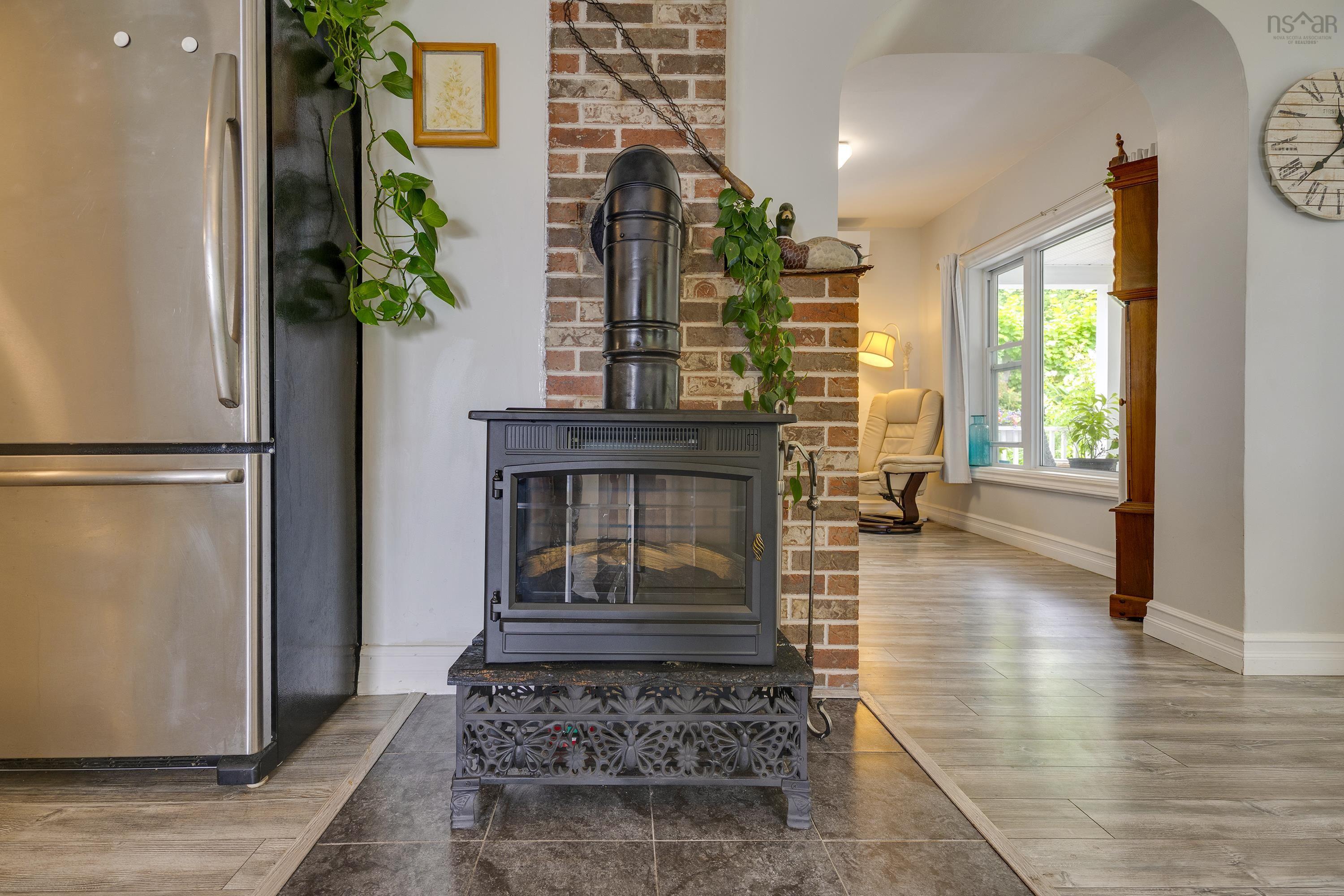 $679,900.00: 608 Granville Road, Victoria Beach