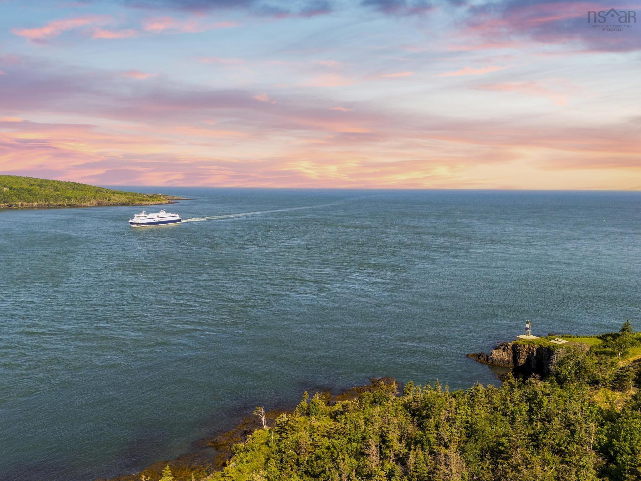 $679,900.00: 608 Granville Road, Victoria Beach