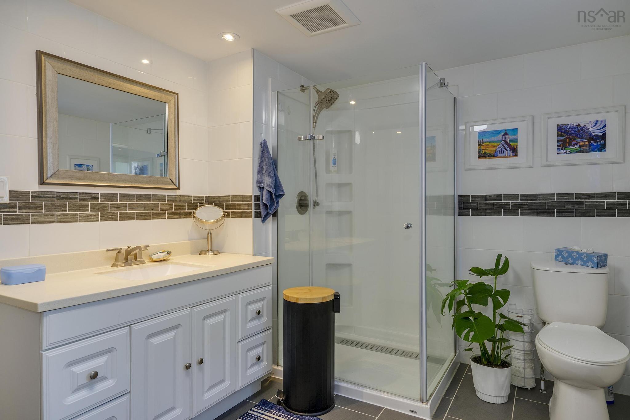 $679,900.00: 608 Granville Road, Victoria Beach