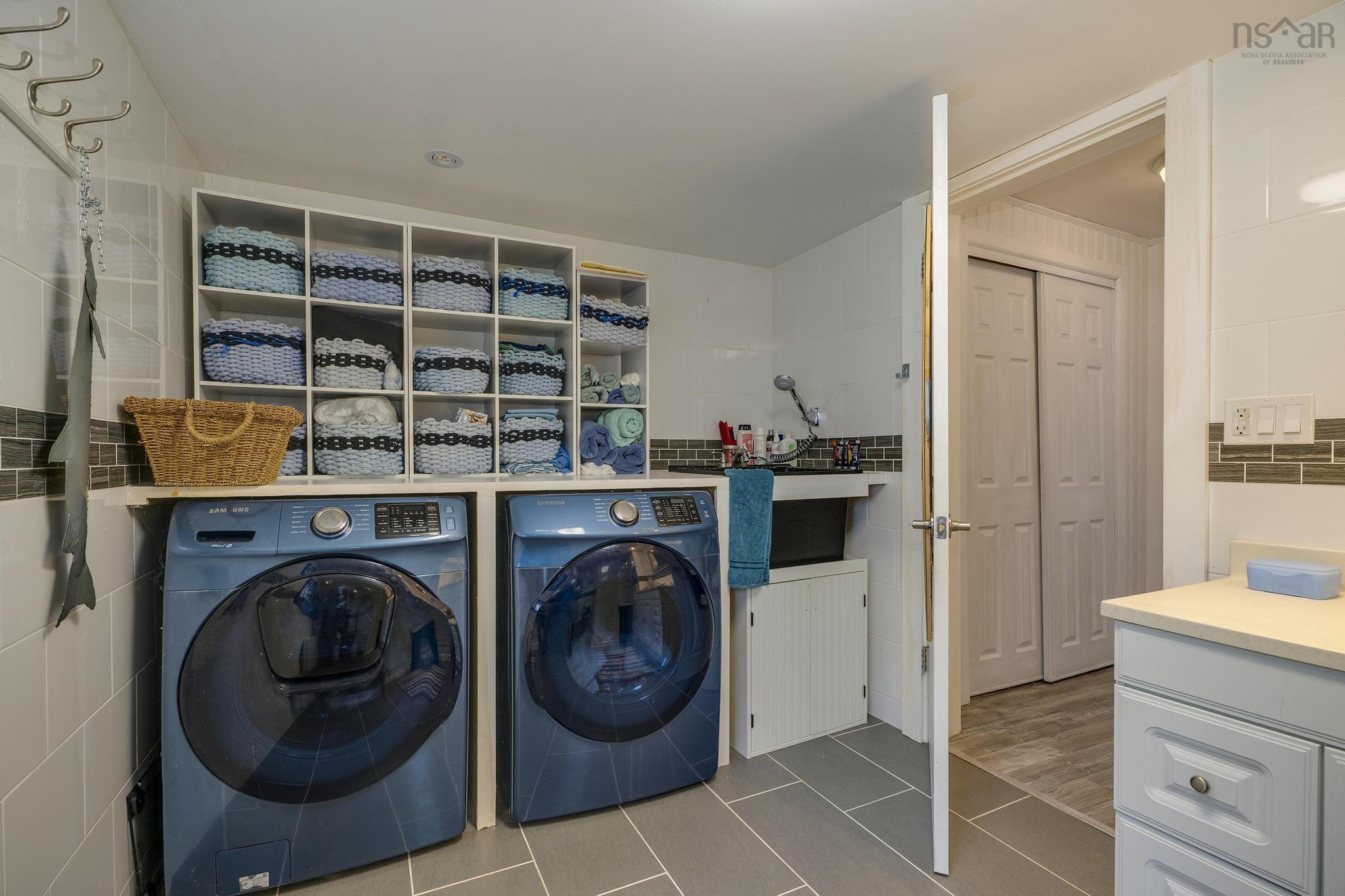 $679,900.00: 608 Granville Road, Victoria Beach