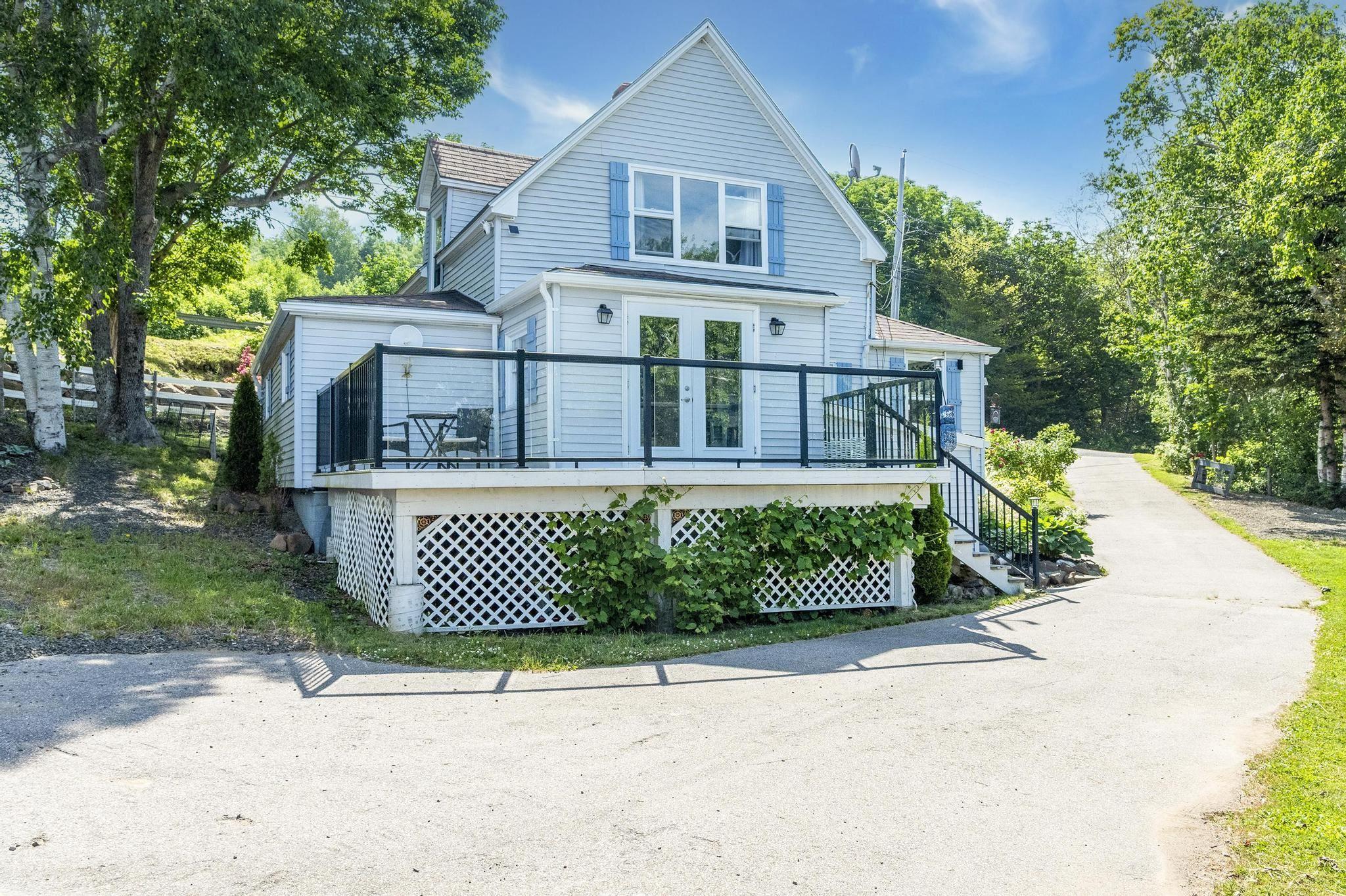 $679,900.00: 608 Granville Road, Victoria Beach