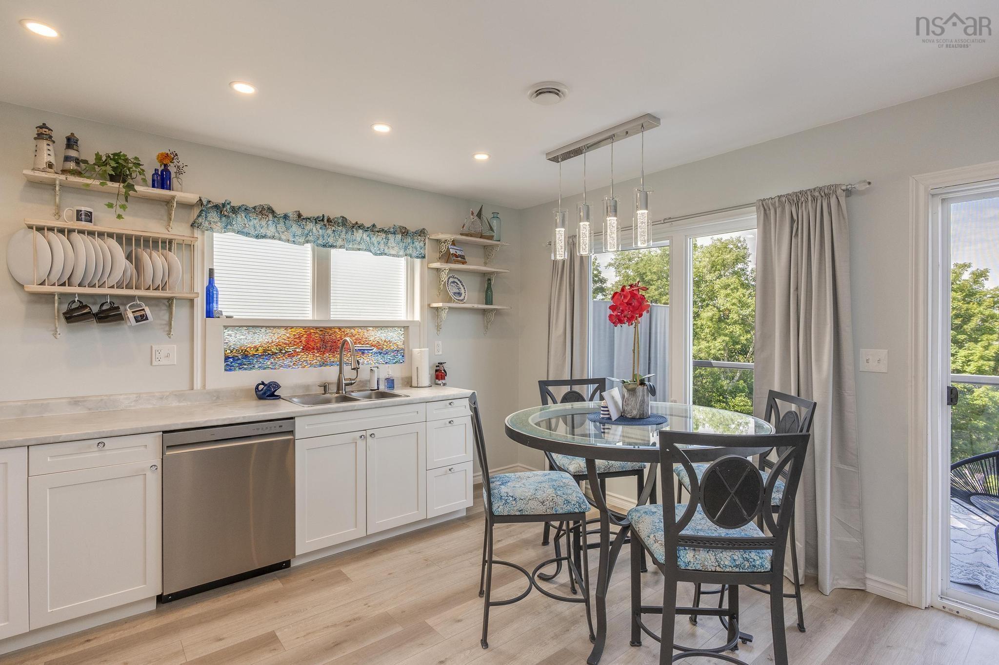 $679,900.00: 608 Granville Road, Victoria Beach