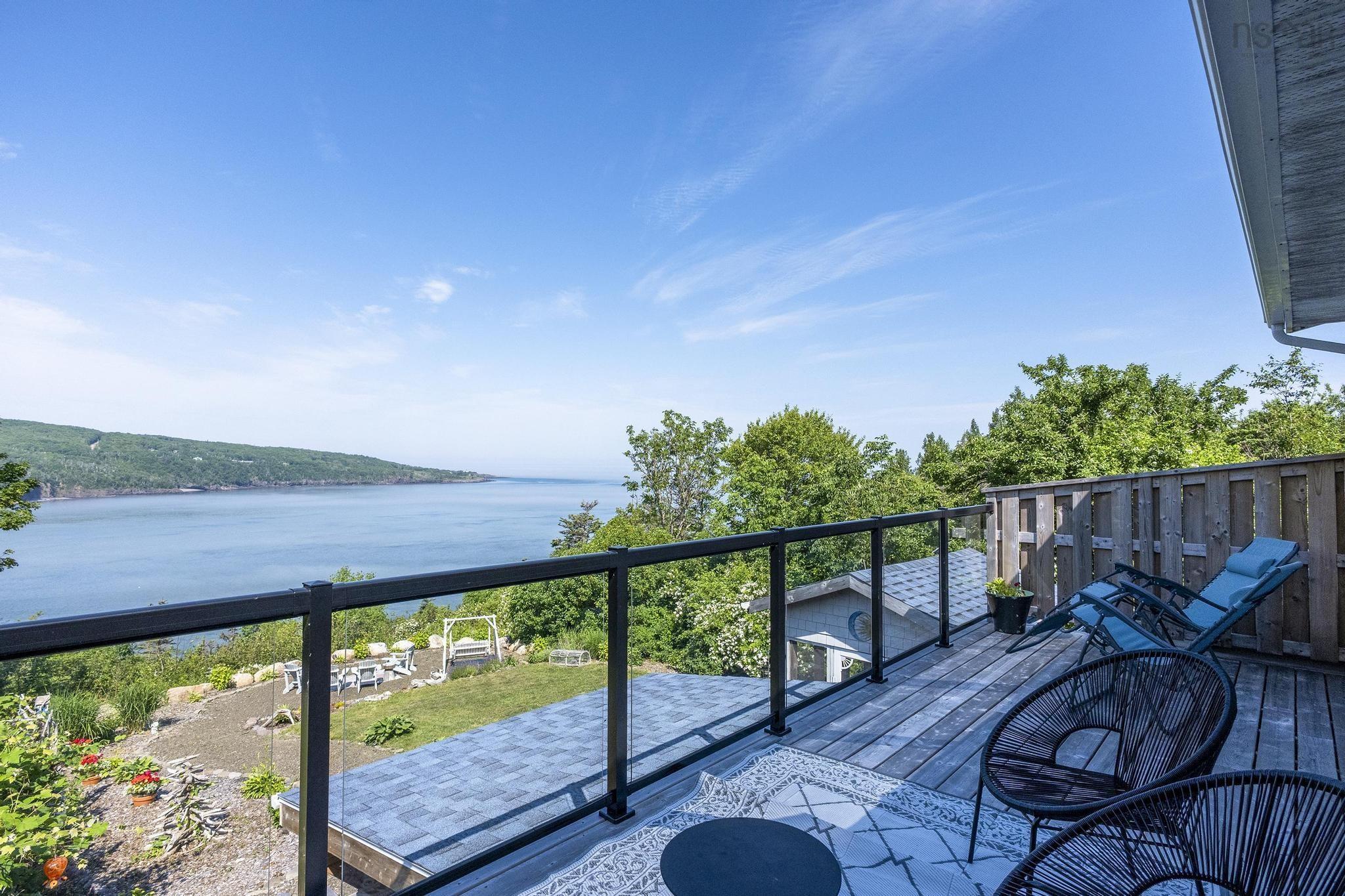 $679,900.00: 608 Granville Road, Victoria Beach