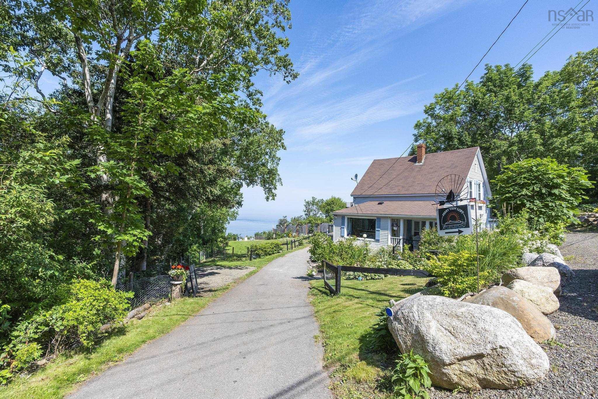 $679,900.00: 608 Granville Road, Victoria Beach