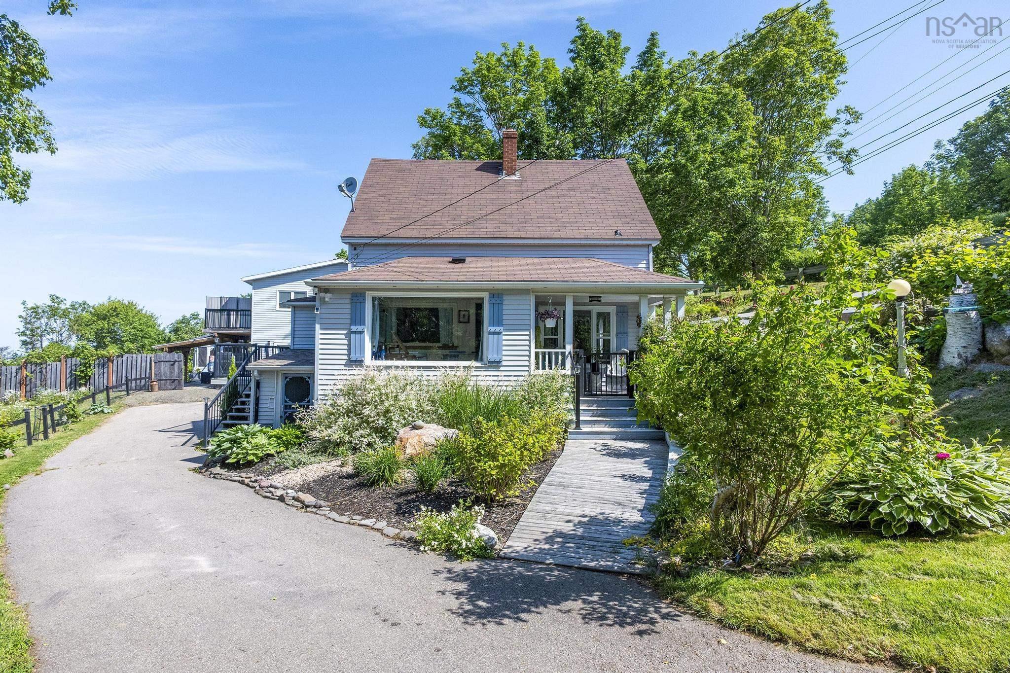 $679,900.00: 608 Granville Road, Victoria Beach