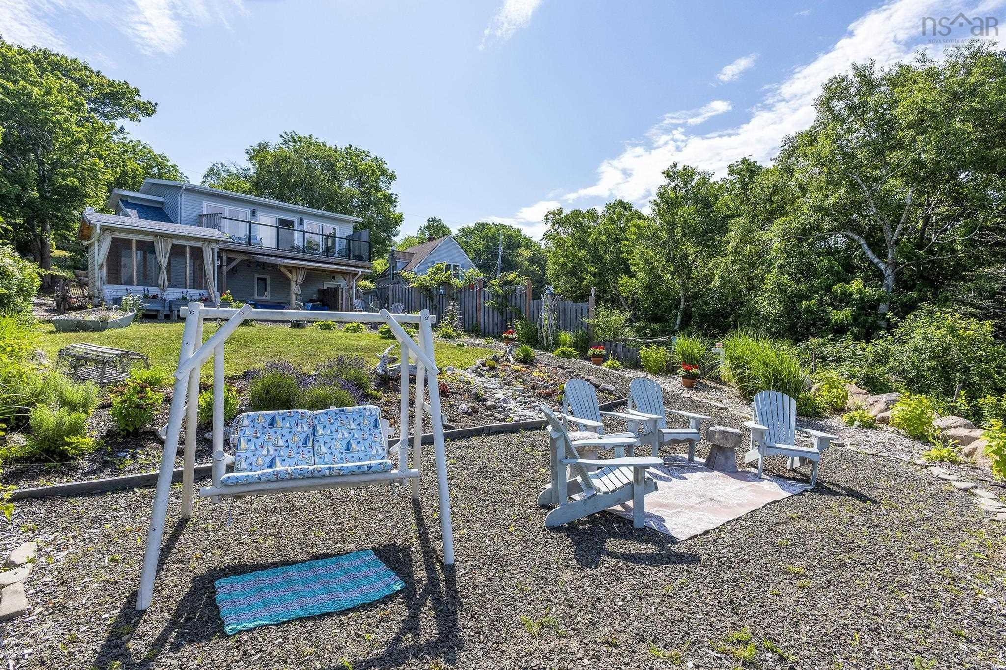 $679,900.00: 608 Granville Road, Victoria Beach