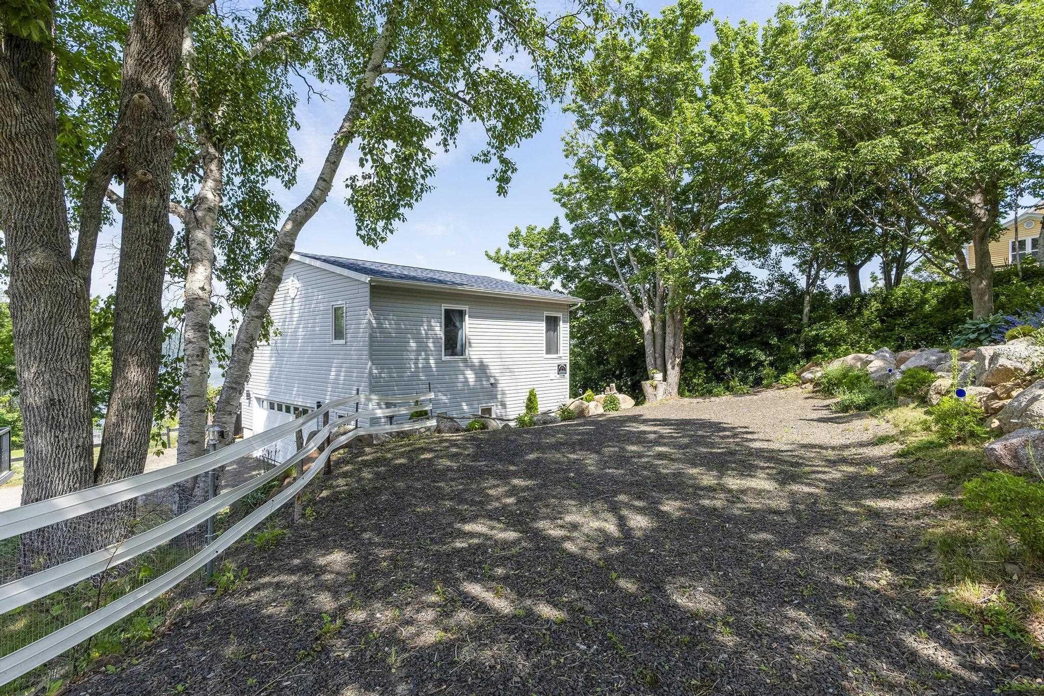 $679,900.00: 608 Granville Road, Victoria Beach